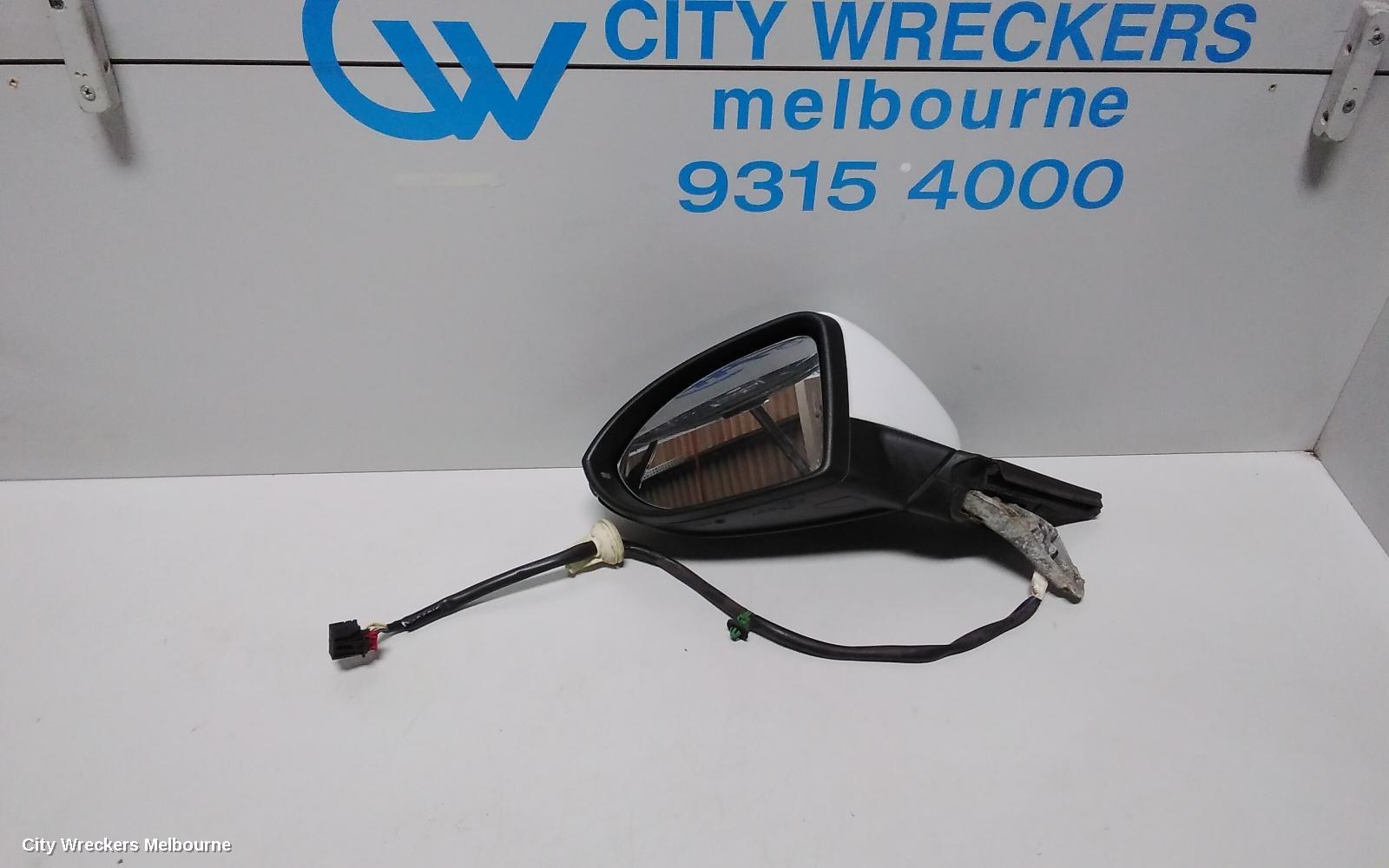 VOLKSWAGEN GOLF LEFT DOOR MIRROR, GEN 7, COLOUR CODED, MANUAL FOLD, NON MEMORY, HEATED, NON LANE CHANGE ASSIST TYPE (6XN/7Y0), 07/2013 - 03/2017 - Image 1