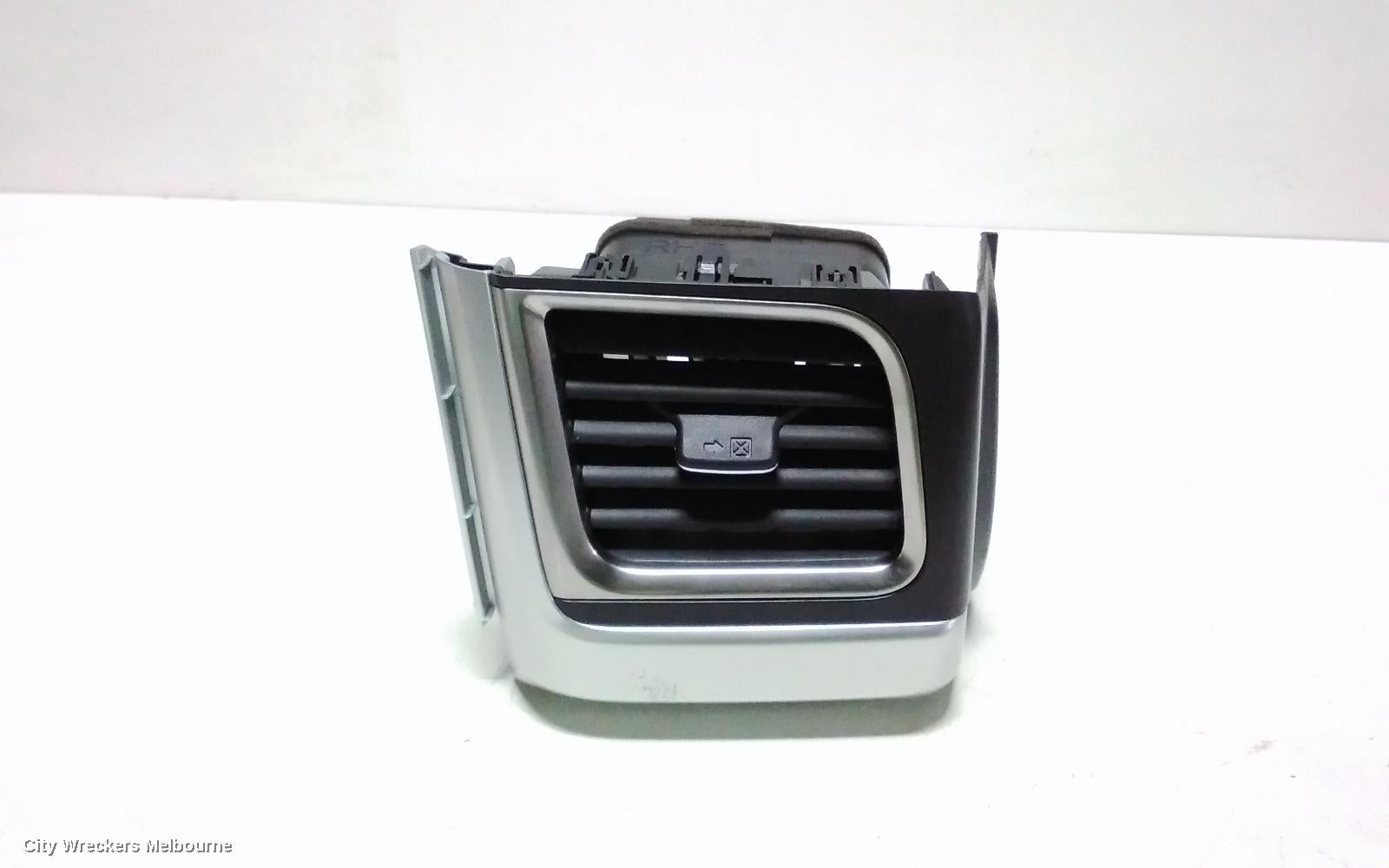 TOYOTA KLUGER, XU50 SERIES, 03/2014 - 02/2021, RHS DASH AIR VENT ~ 55650-0E060: 117386 - Image 1