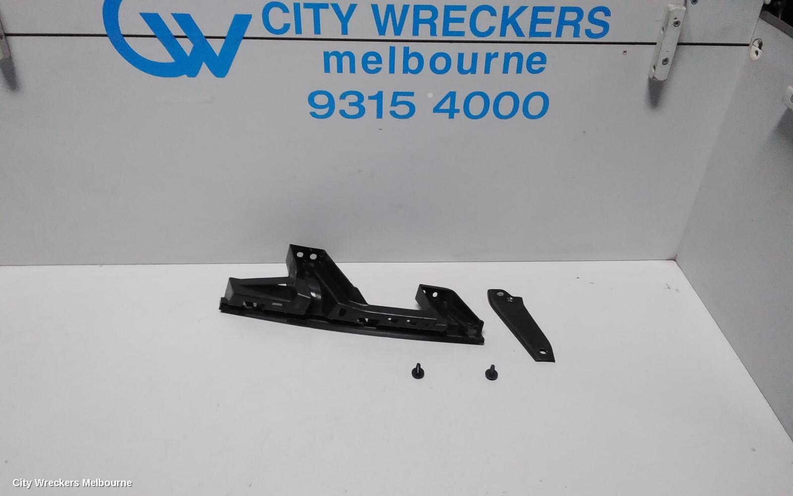 SUZUKI VITARA, VITARA, LY (VIN TSM), 06/2015 ONWARDS, LEFT HEAD LIGHT BRAKET: 74634 - Image 1