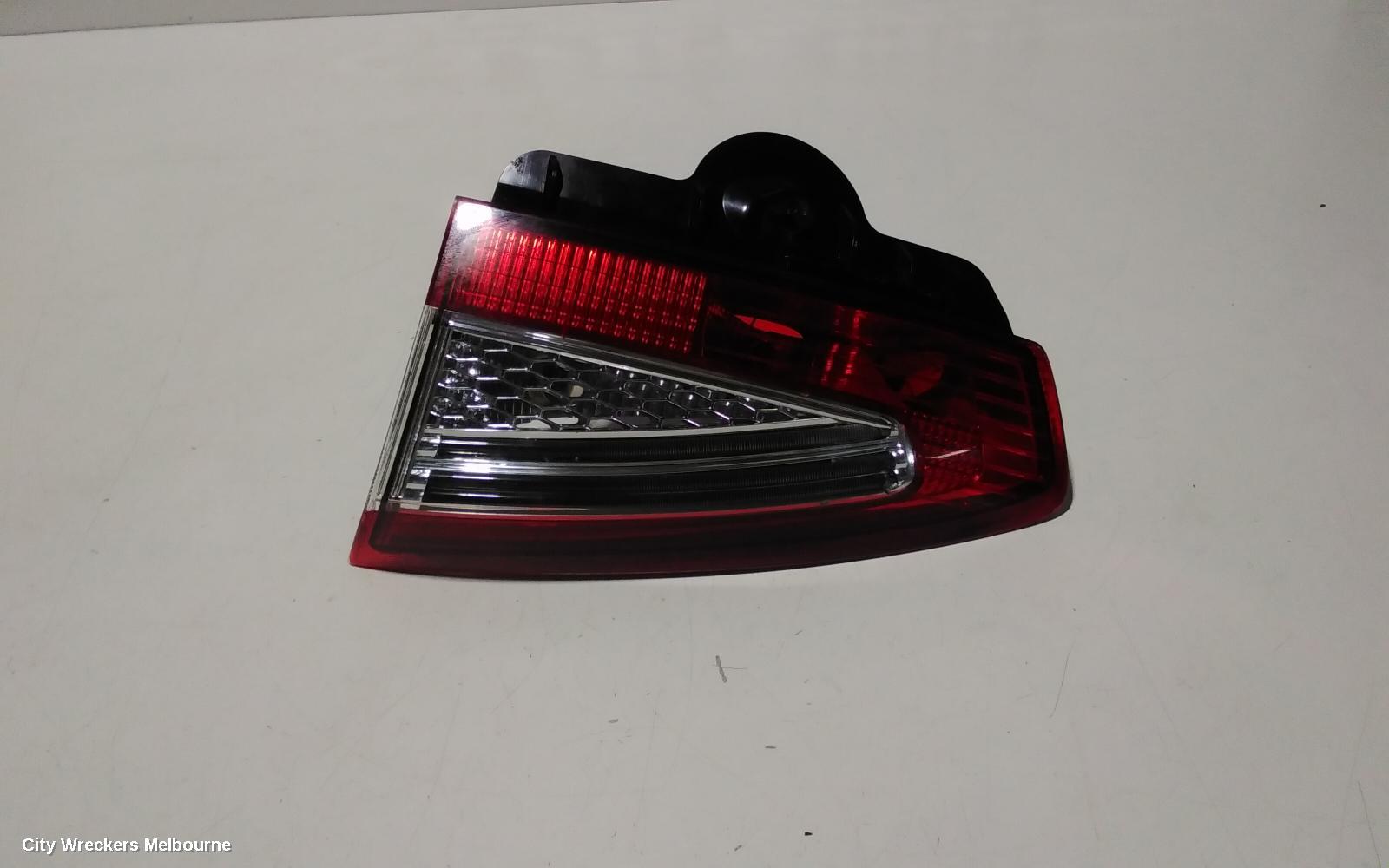 FORD MONDEO REAR GARNISH, TAILGATE LAMP (RH SIDE), WAGON, MC, 11/2010 - 12/2014 - Image 3