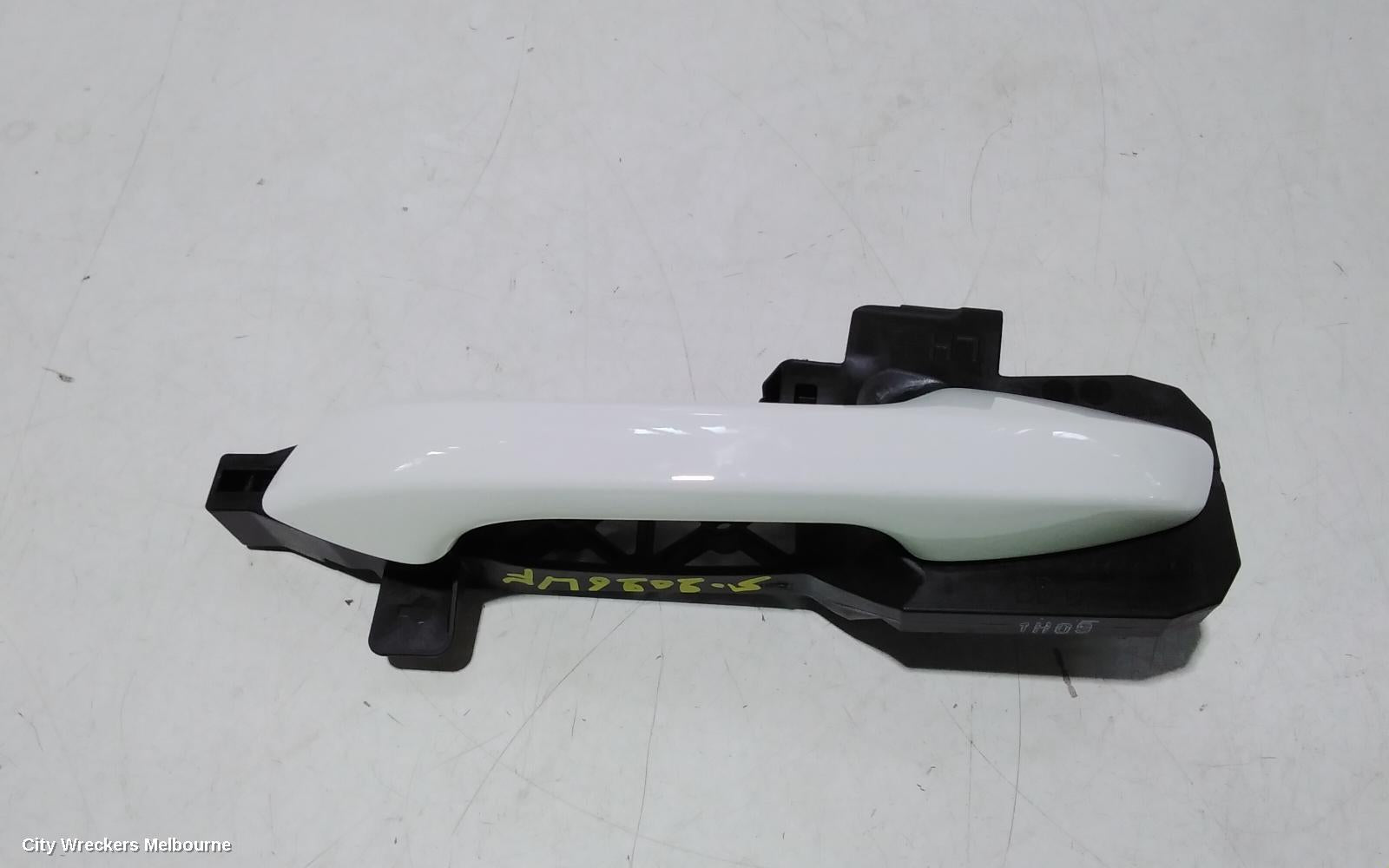 KIA CERATO DOOR HANDLE, OUTER, LH FRONT, W/ SMART KEYLESS ENTRY TYPE, BD, 04/2018 ONWARDS - Image 2