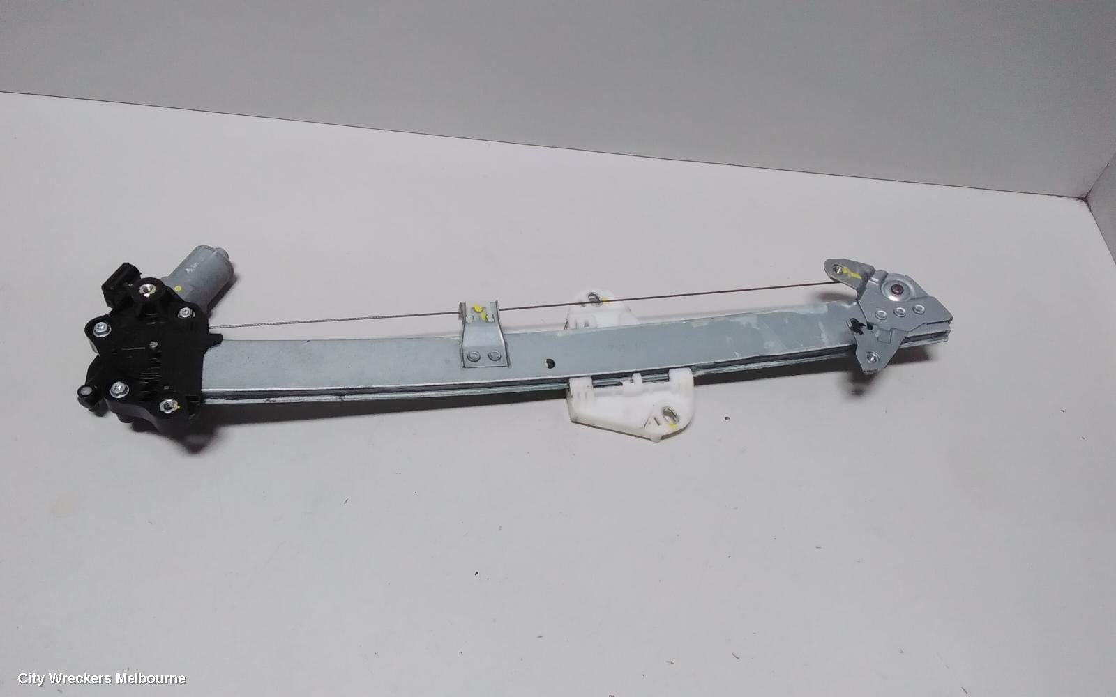 HONDA HRV RIGHT FRONT WINDOW REG/MOTOR, RU, 12/2014 - 10/2021 - Image 2