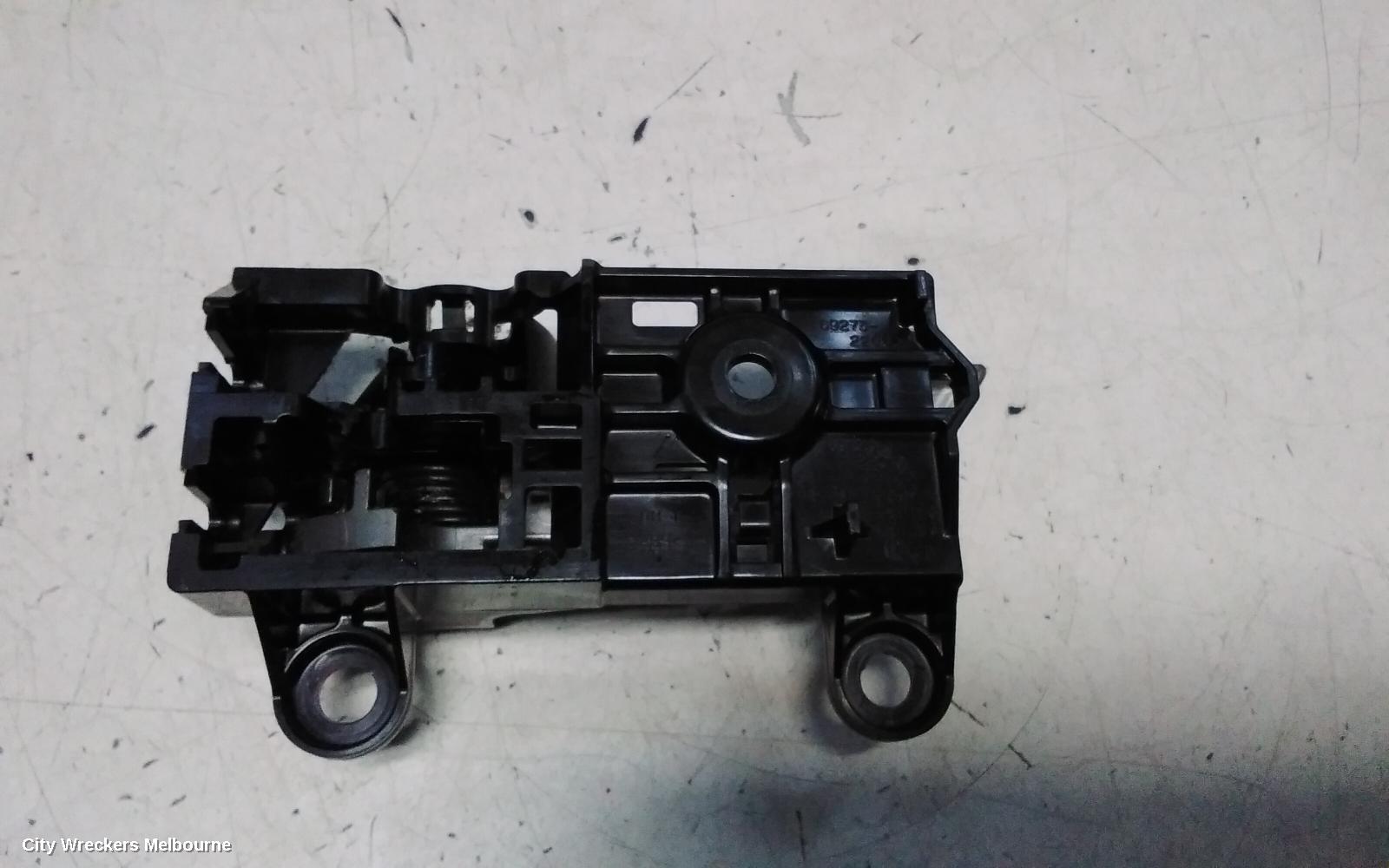 TOYOTA KLUGER DOOR HANDLE, INNER, LH FRONT, SILVER, GSU40/GSU45, 05/2007 - 03/2014 - Image 3