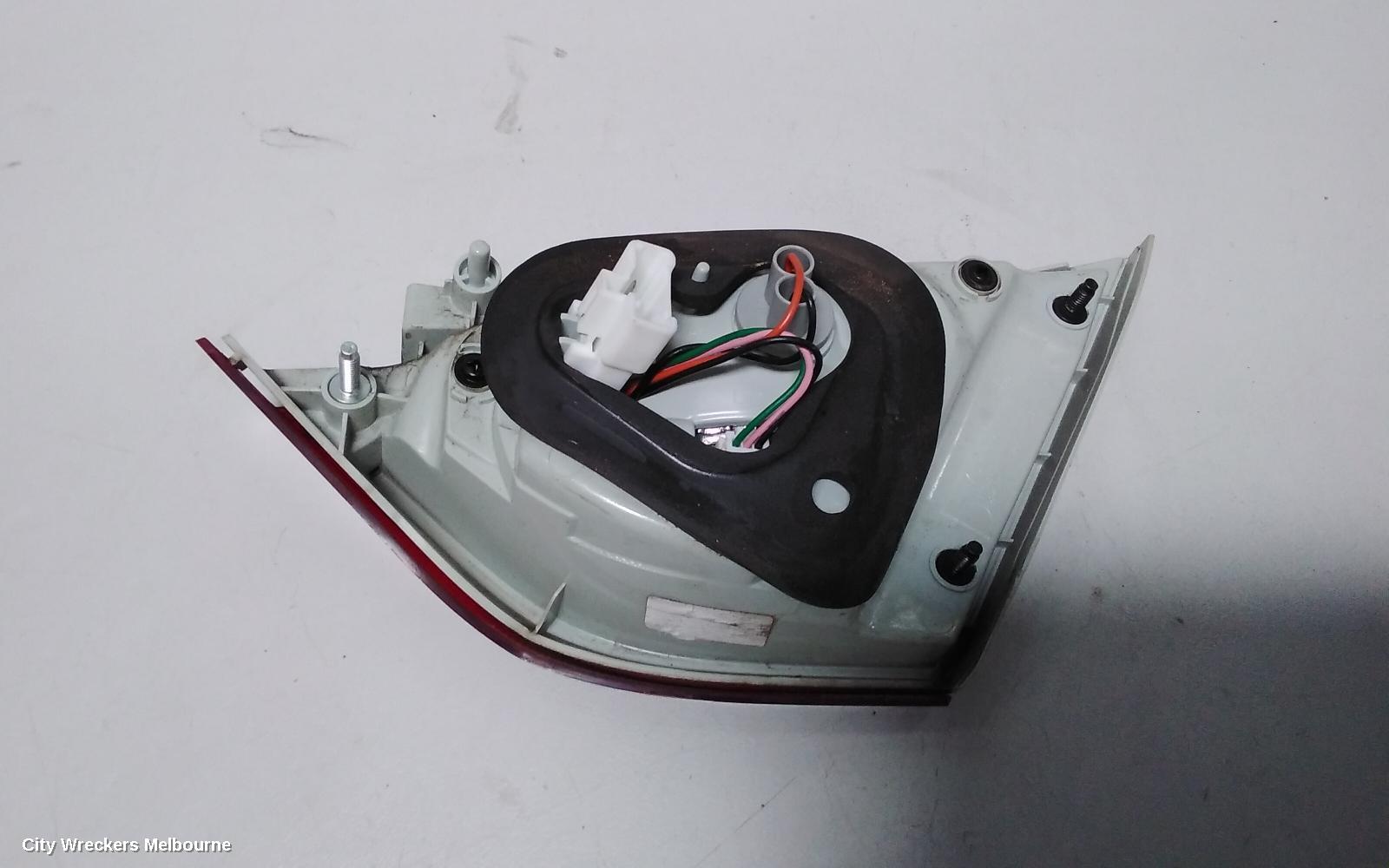 HYUNDAI I45 REAR GARNISH, BOOTLID LAMP (LH SIDE), YF, NON LED TYPE, 02/2010 - 05/2013 (AUS ONLY) - Image 3