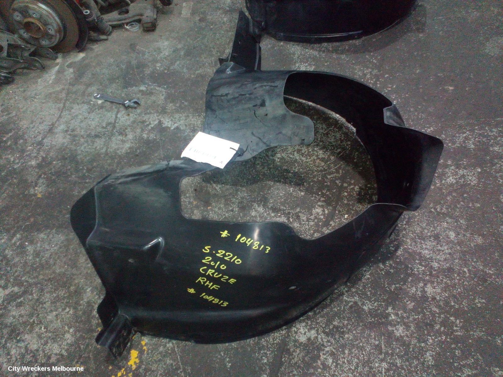 HOLDEN CRUZE RIGHT GUARD LINER, FRONT, JG, 03/2009 - 02/2011 - Image 2