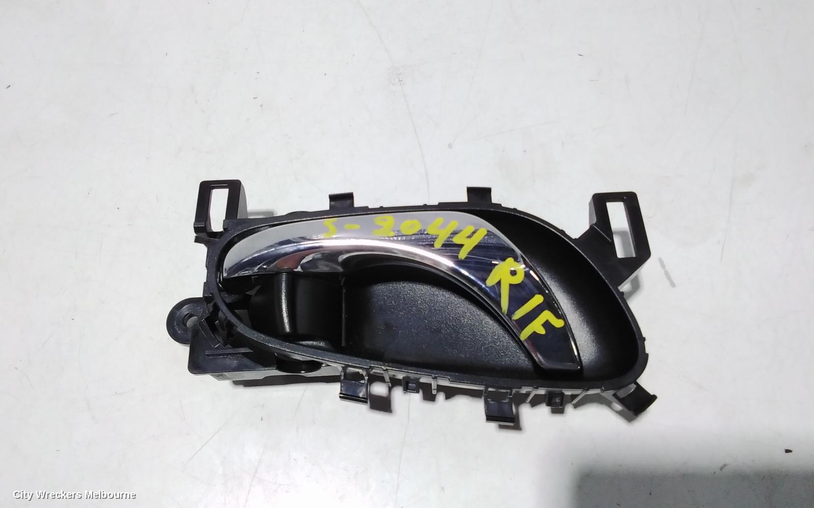 NISSAN XTRAIL DOOR HANDLE, INNER, RH FRONT, T32, 02/2014 ONWARDS - Image 2