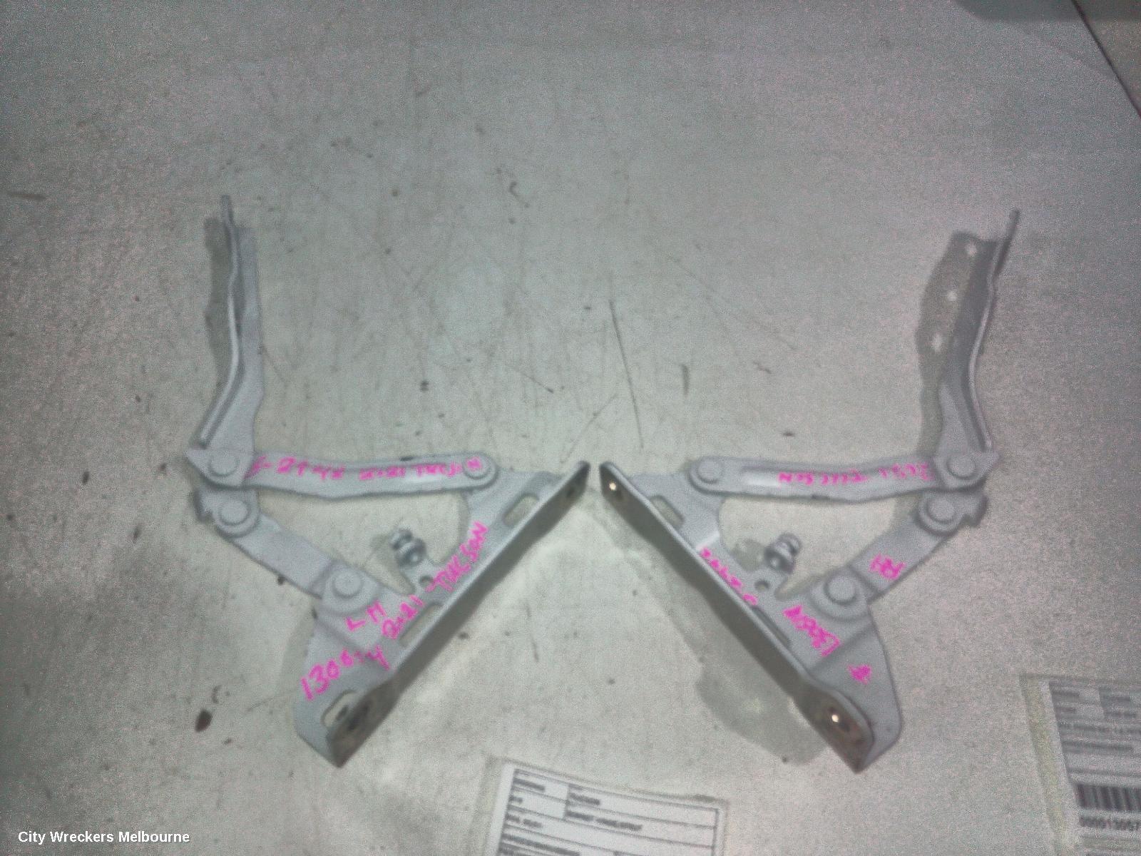 HYUNDAI TUCSON BONNET HINGE/STRUT, NX4, HINGE (PAIR), 02/2021 ONWARDS - Image 2