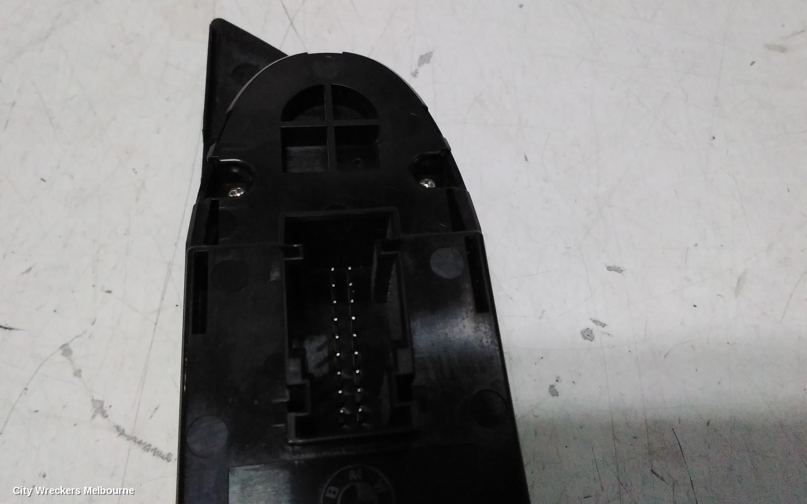 BMW X1 PWR DR WIND SWITCH, RH FRONT (MASTER SWITCH), W/ FOLDING SWITCH TYPE, E84, 04/2010 - 07/2015 - Image 3