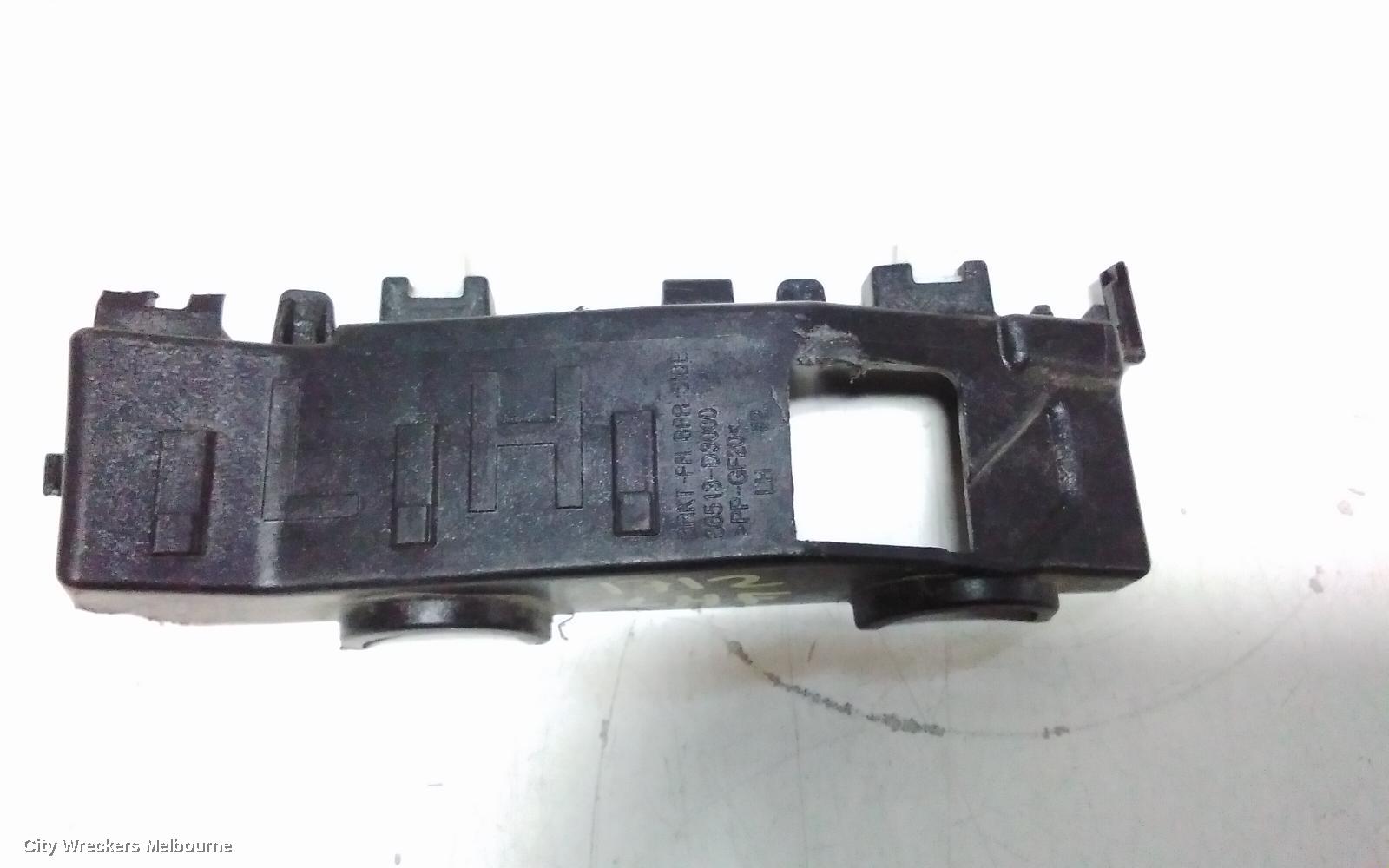HYUNDAI TUCSON, TL, 06/2015 - 01/2021, LHF GUARD BRACKET: 110866 - Image 3
