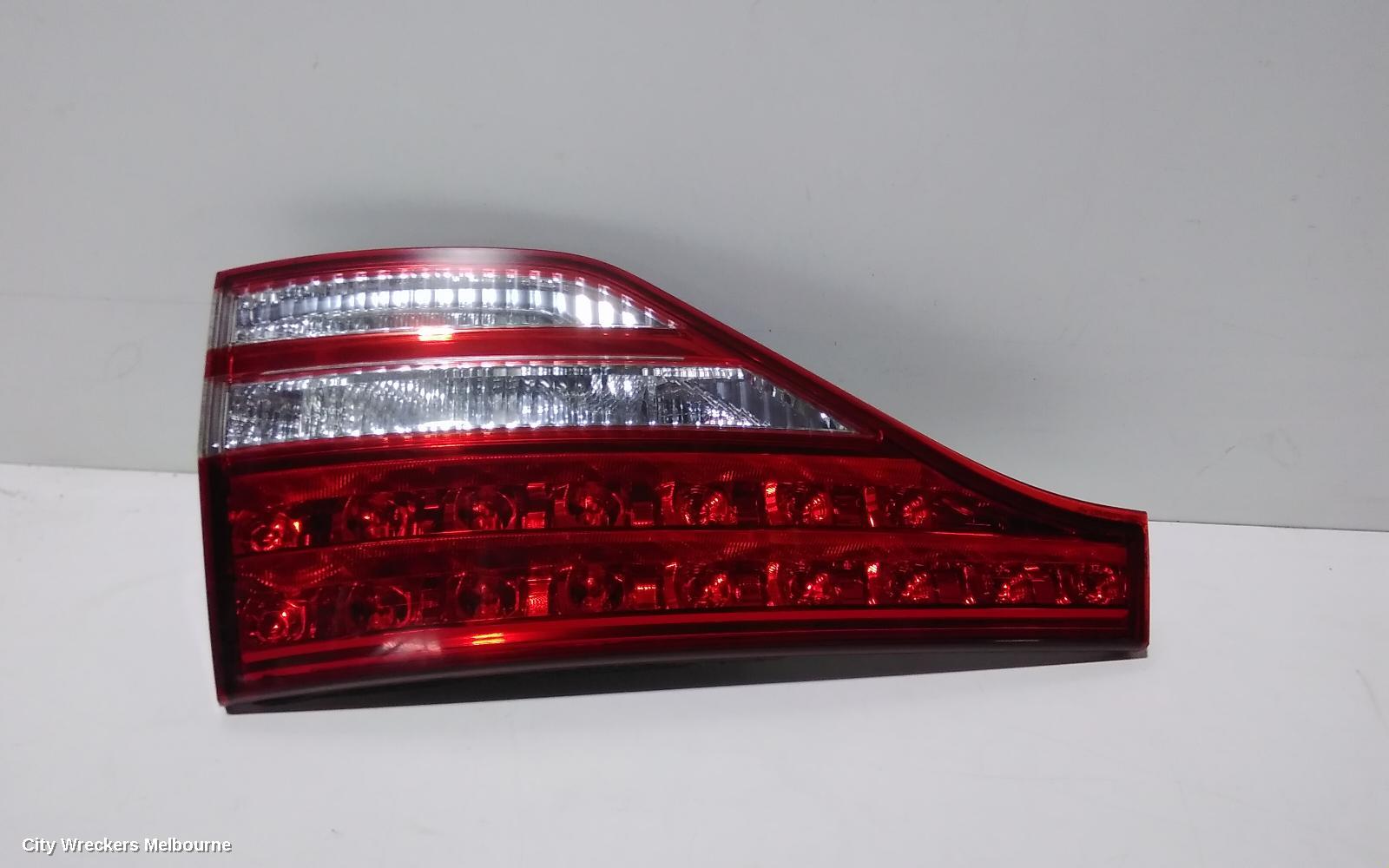 TOYOTA TARAGO REAR GARNISH, TAILGATE LAMP (RH SIDE), ACR50R, 03/2006 - 12/2008 - Image 1