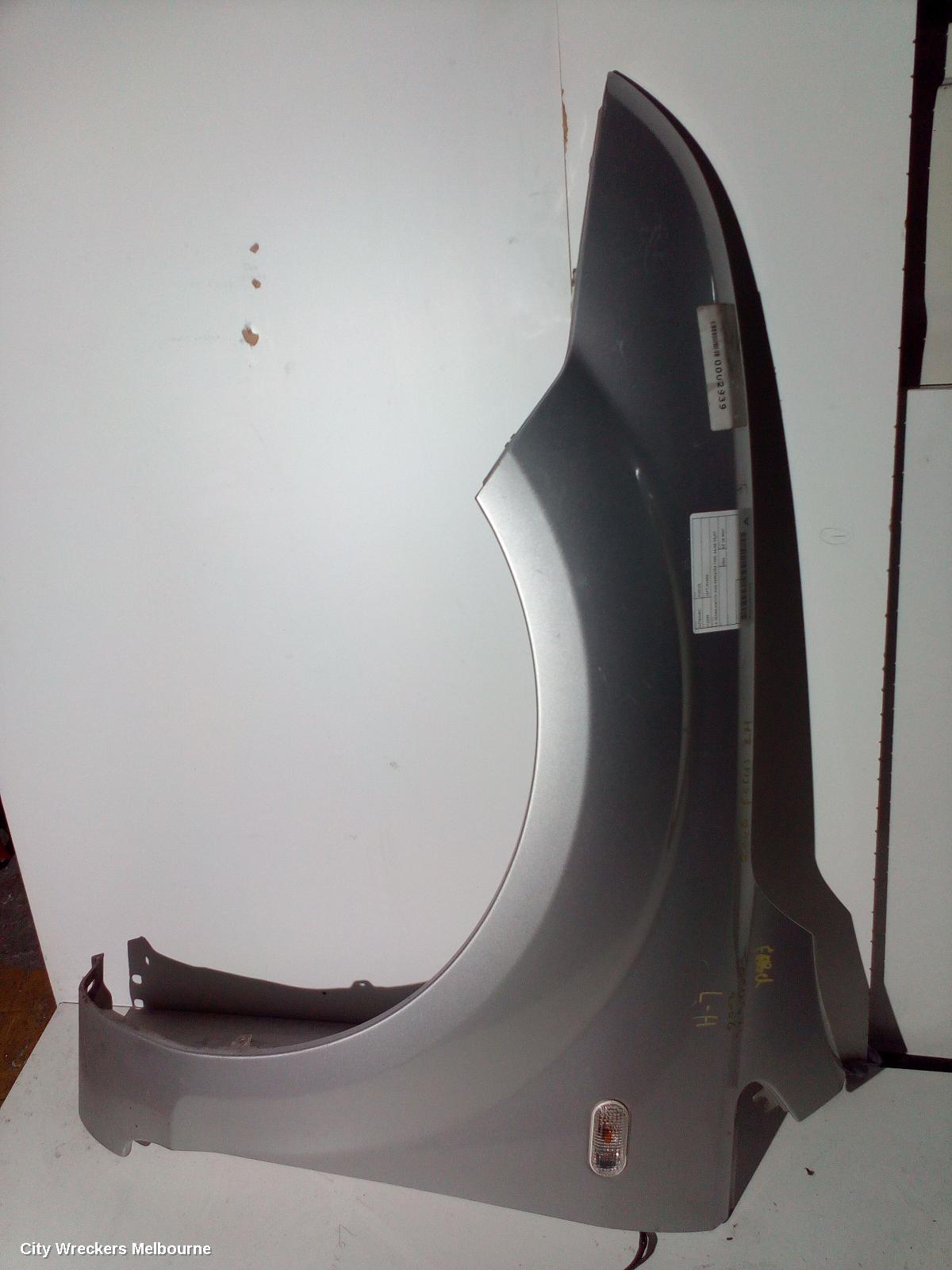 FORD FOCUS LEFT GUARD, LS, SEDAN/HATCH, W/ REPEATER TYPE, 06/2005 - 05/2007 - Image 1