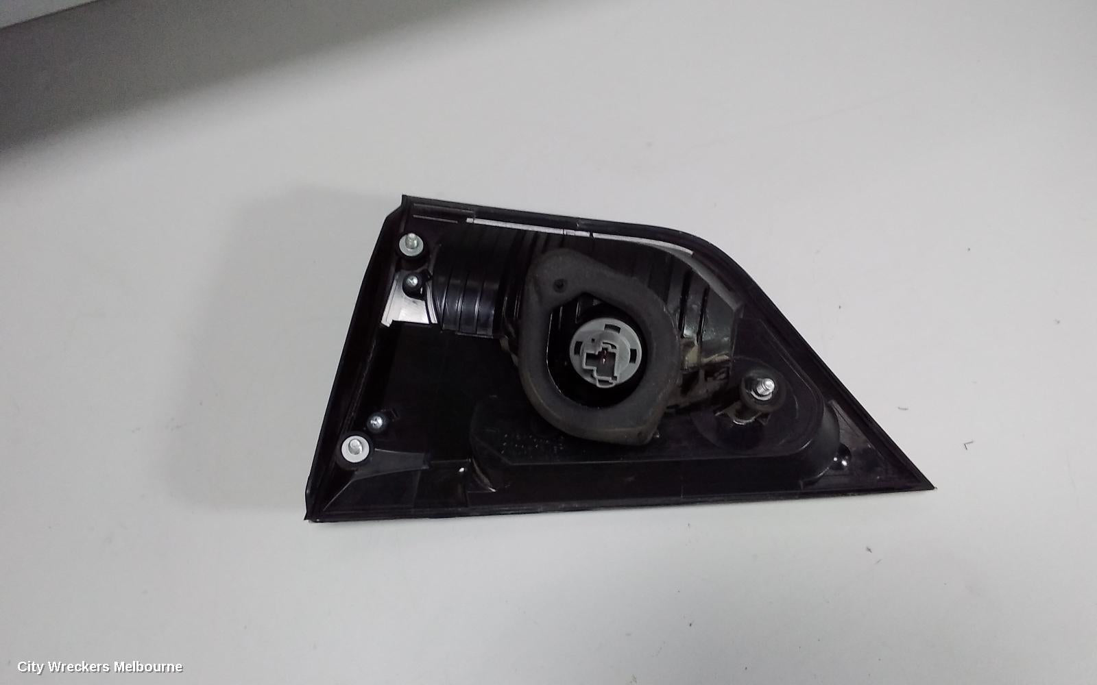 MITSUBISHI OUTLANDER REAR GARNISH, TAILGATE LAMP (RH SIDE), ZG, 11/2006 - 09/2009 - Image 2