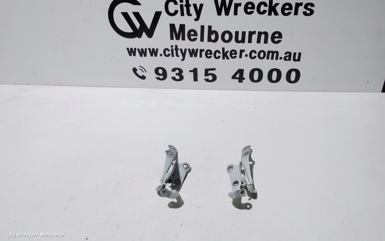 TOYOTA HIACE BONNET HINGE/STRUT, HINGES (PAIR), TRH/KDH, 03/2005 - 04/2019 - Image 1