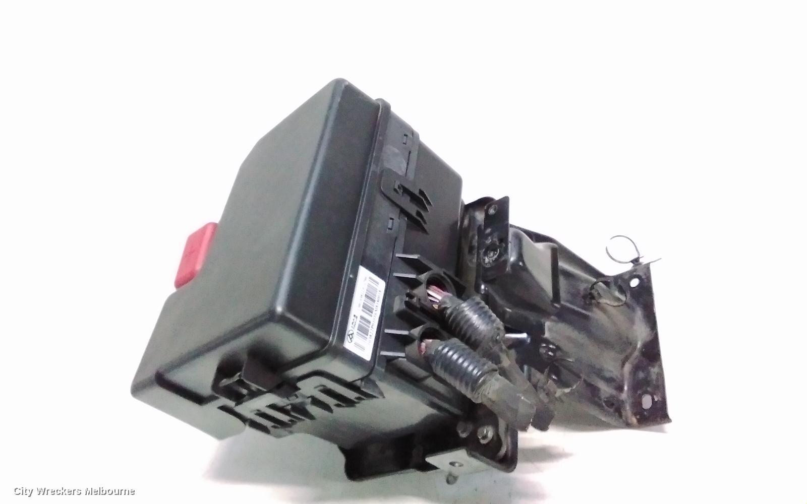 LDV DELIVER 9 FUSE BOX, FUSE BOX, ENGINE BAY, 07/2020 ONWARDS - Image 3