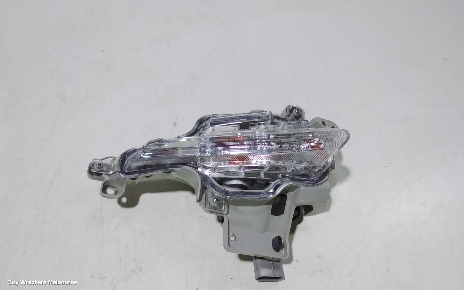 MAZDA 3 RIGHT INDICATOR/FOG/SIDE, BUMPER FLASHER, BN, 05/2016 - 02/2019 - Image 2