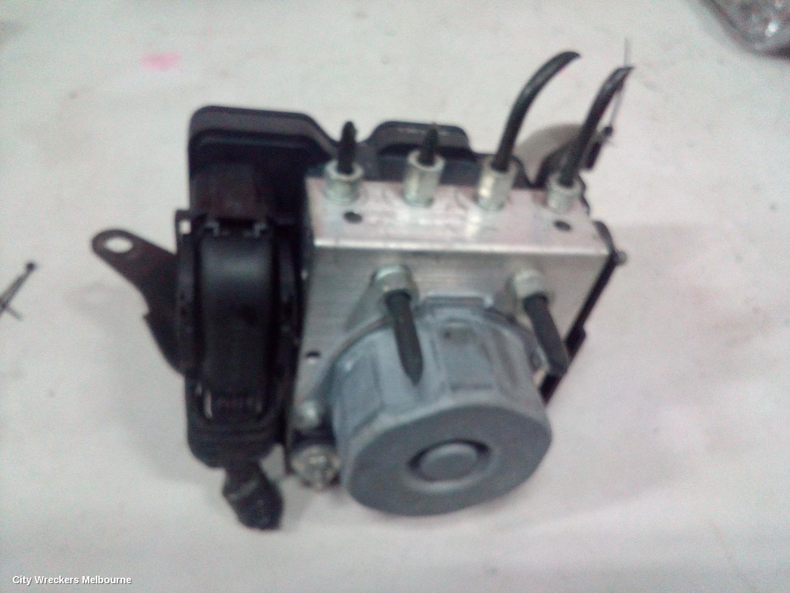 SUZUKI SWIFT ABS SENSOR, RH FRONT, FZ, 08/2010 - 03/2017 - Image 3
