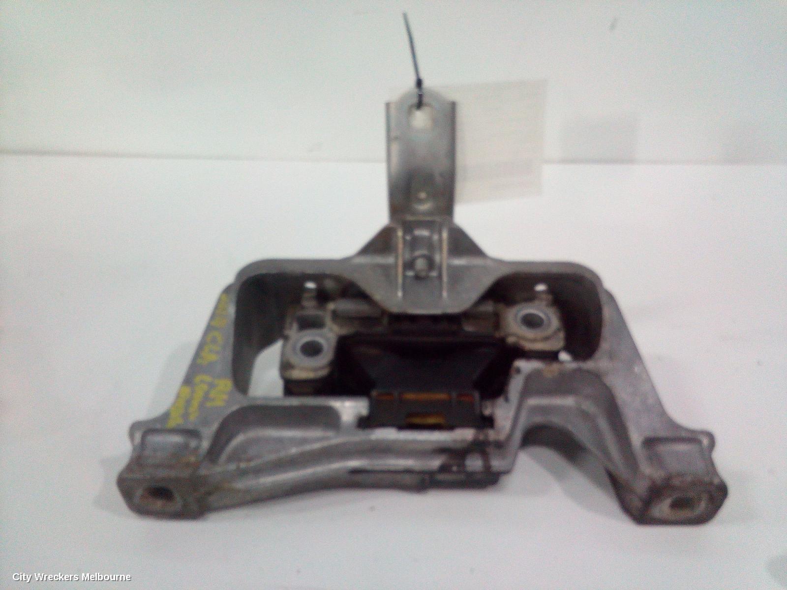 MERCEDES CLA CLASS MOUNT, ENGINE MOUNT, PETROL, 1.6, TURBO, C117/X117, CLA200, 270.910 CODE, 10/2013 - 01/2019 - Image 3