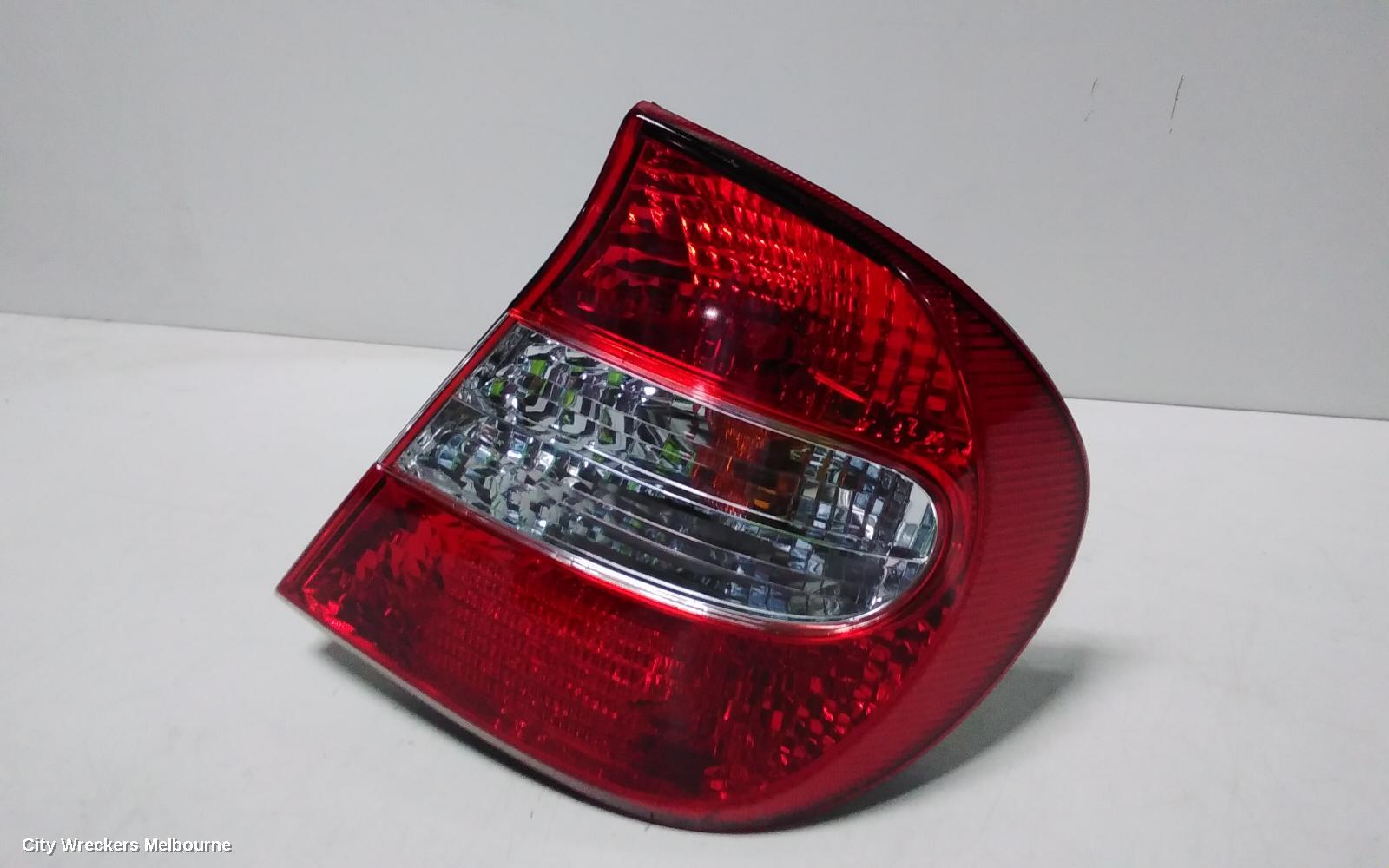 TOYOTA CAMRY RIGHT TAILLIGHT, SK36, REVERSE LAMP IN CENTRE, 08/2002 - 09/2004 - Image 2