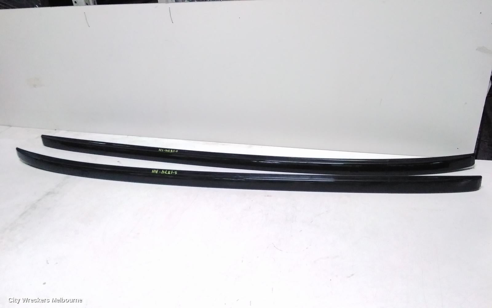 HYUNDAI TUCSON ROOF RAIL - Image 1