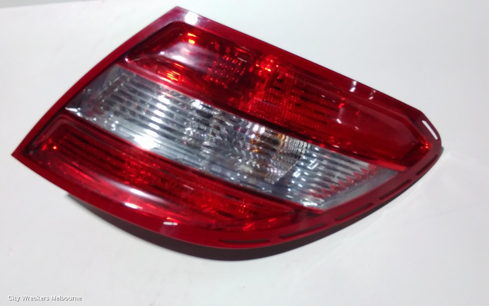 MERCEDES C CLASS RIGHT TAILLIGHT, W204, SEDAN, CLASSIC/ELEGANCE, NON LED, NON TINTED TYPE, 07/2007 - 04/2011 - Image 2