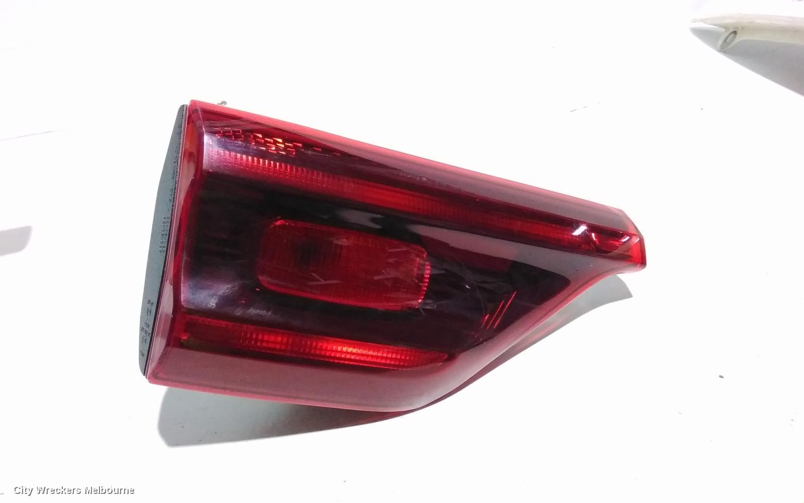 KIA SPORTAGE REAR GARNISH, TAILGATE LAMP (LH SIDE), SI PREMIUM/SI, QL, 07/2018 - 08/2021 - Image 1