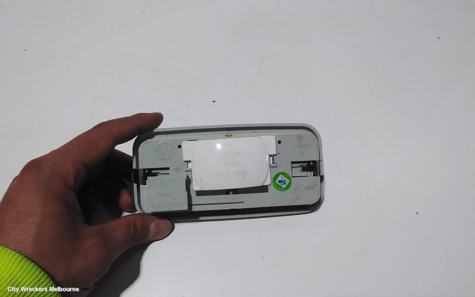 VOLKSWAGEN TRANSPORTER COURTESY LIGHT, CENTRE, 2ND ROW, T5, VAN, 08/2004 - 06/2015 - Image 3