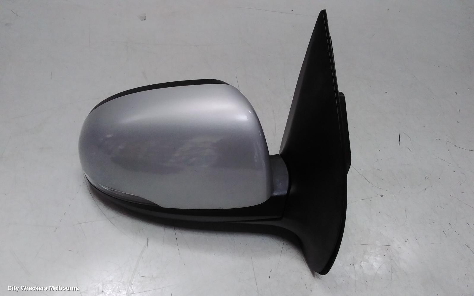 HYUNDAI I20 RIGHT DOOR MIRROR, PB, MANUAL FOLDING, W/ FLASHER TYPE, 03/2012 - 12/2015 - Image 2