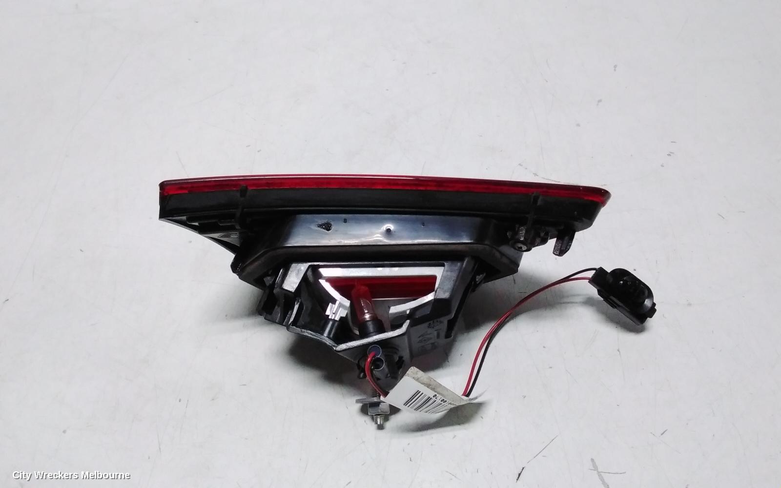 RENAULT CLIO REAR GARNISH, TAILGATE LAMP (RH SIDE), X98, NON LED TYPE, 09/2013 - 10/2019 - Image 3