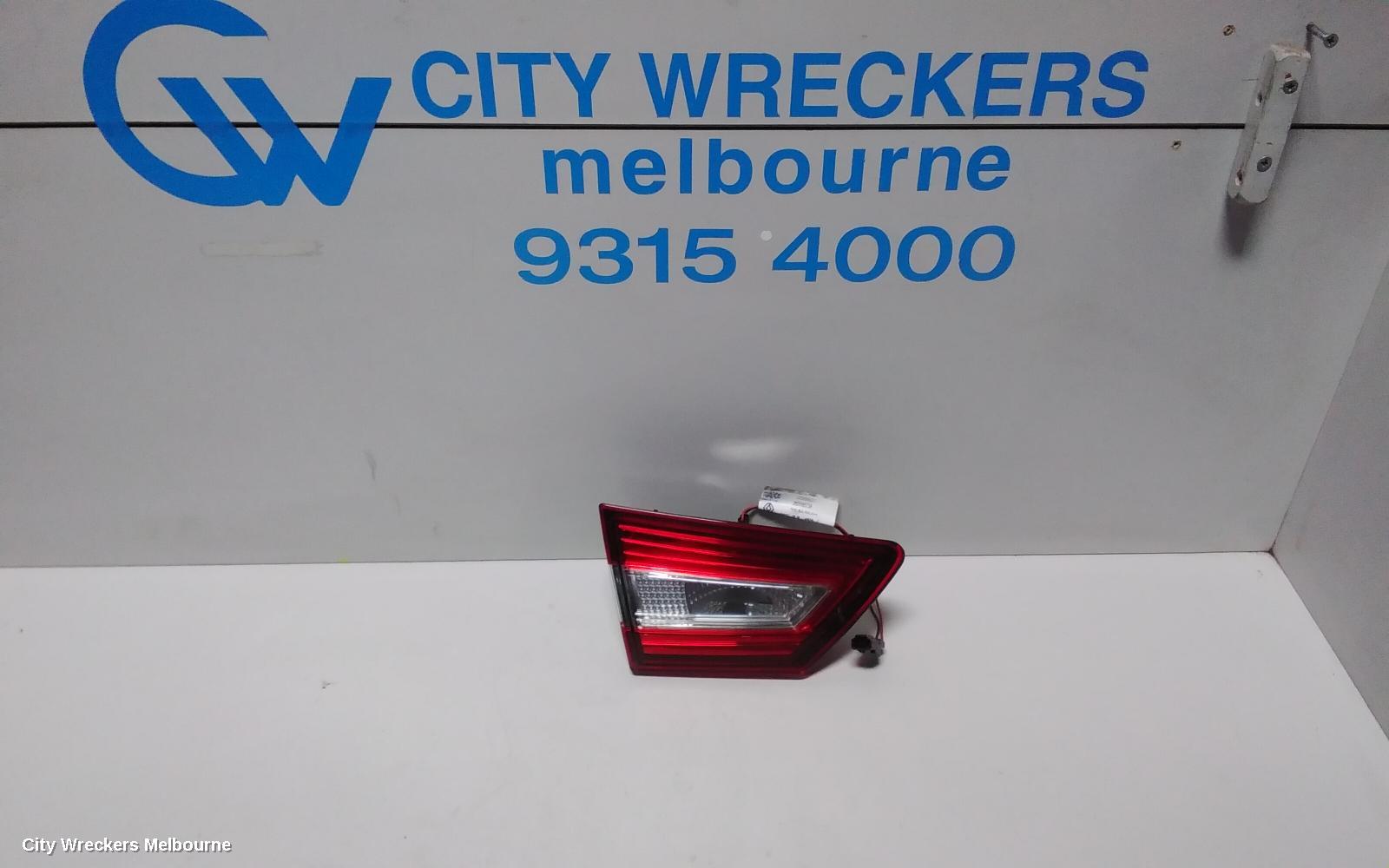 RENAULT CLIO REAR GARNISH, TAILGATE LAMP (LH SIDE), X98, NON LED TYPE, 09/2013 - 10/2019 - Image 1