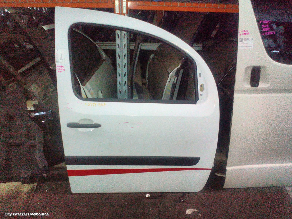 RENAULT KANGOO RIGHT FRONT DOOR, X61, 09/2013 - 02/2022 - Image 2