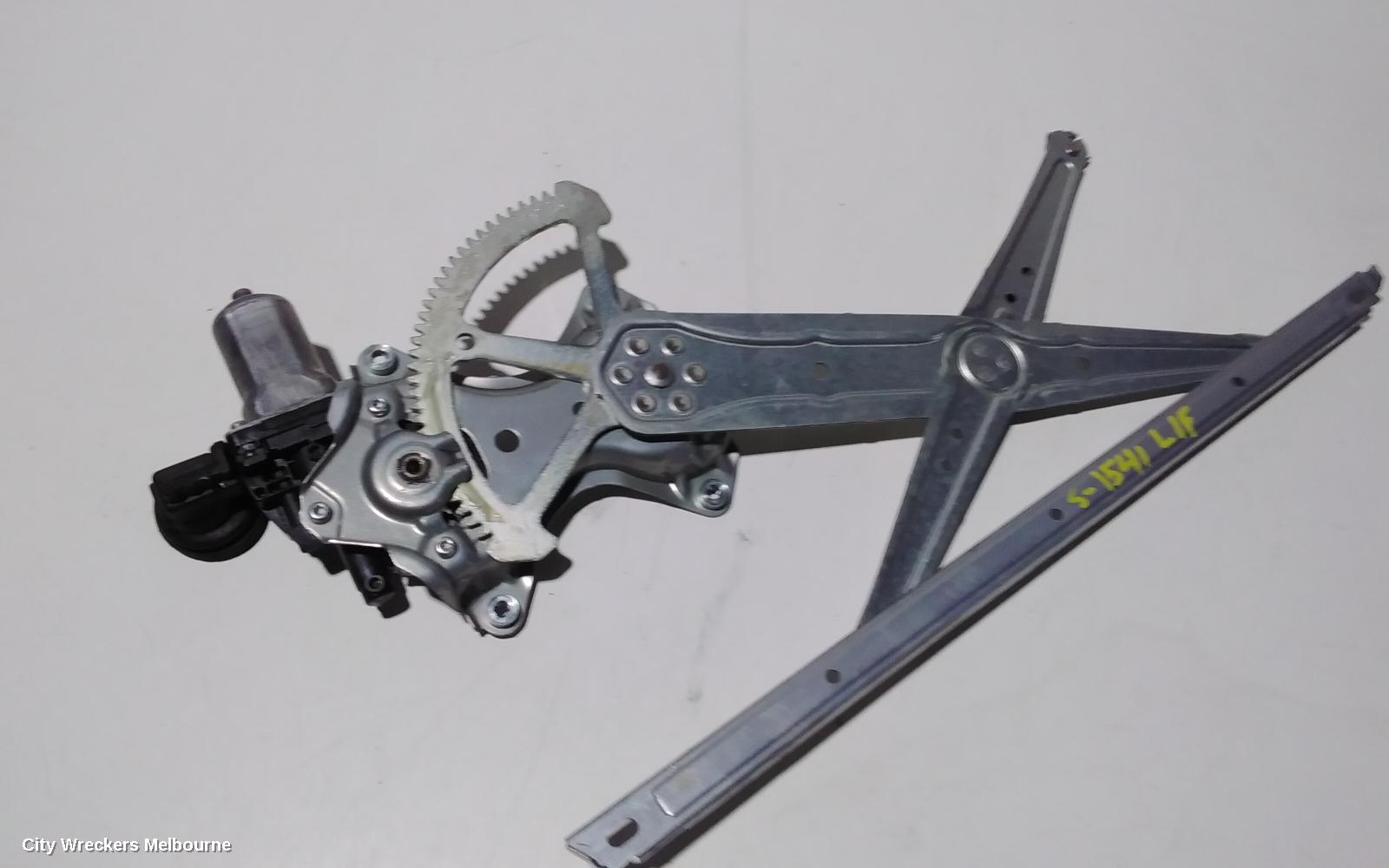 TOYOTA PRIUS LEFT FRONT WINDOW REG/MOTOR, NHP10R, PRIUS C, 03/2012 - 03/2020 - Image 3