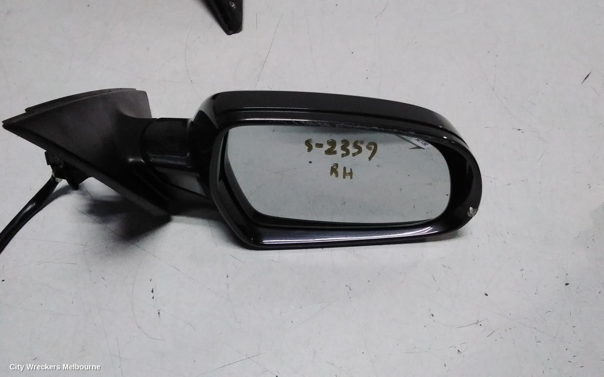 AUDI A4 RIGHT DOOR MIRROR, B8 8K, A4/S4, MANUAL FOLD, NO LANE CHANGE ASSIST TYPE, 2 PLUG (6/2 WIRE), 05/2009 - 01/2016 - Image 1