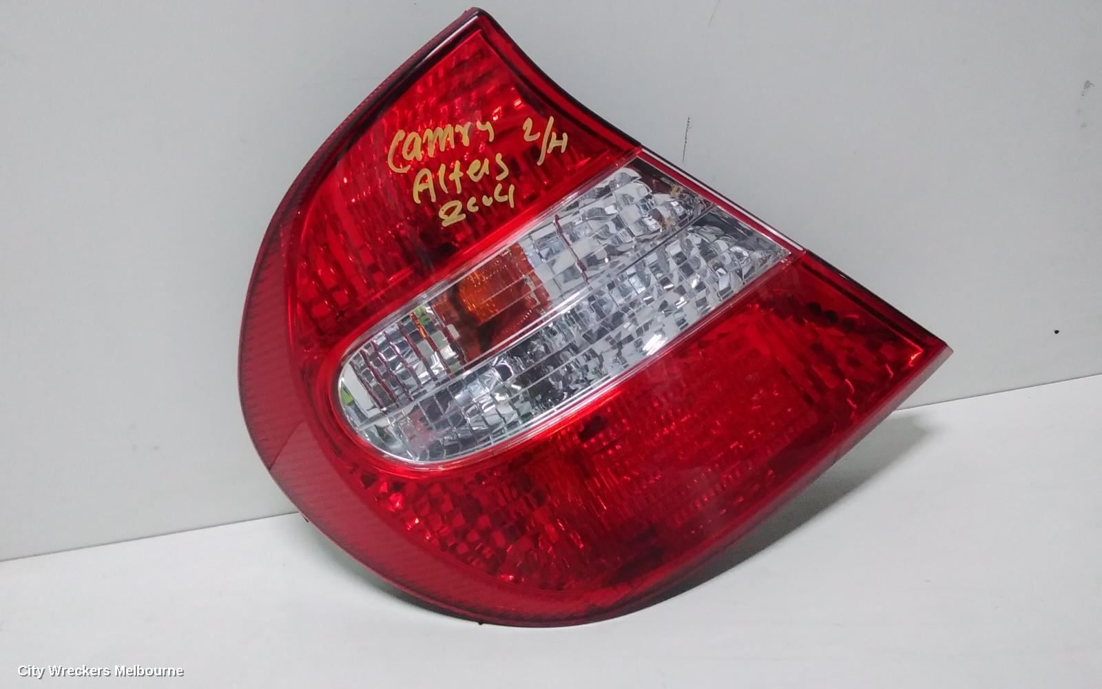 TOYOTA CAMRY LEFT TAILLIGHT, SK36, REVERSE LAMP IN CENTRE, 08/2002 - 09/2004 - Image 3