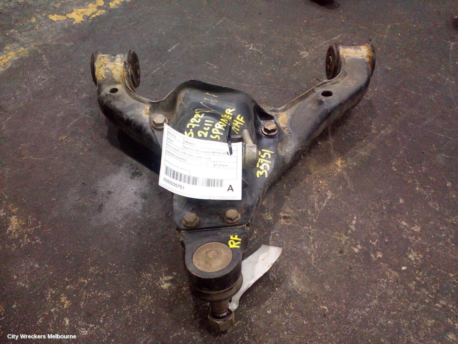 MERCEDES SPRINTER RIGHT FRONT LOWER CONTROL ARM, SINGLE WHEEL TYPE, NCV3, 10/2006 - 04/2018 - Image 1