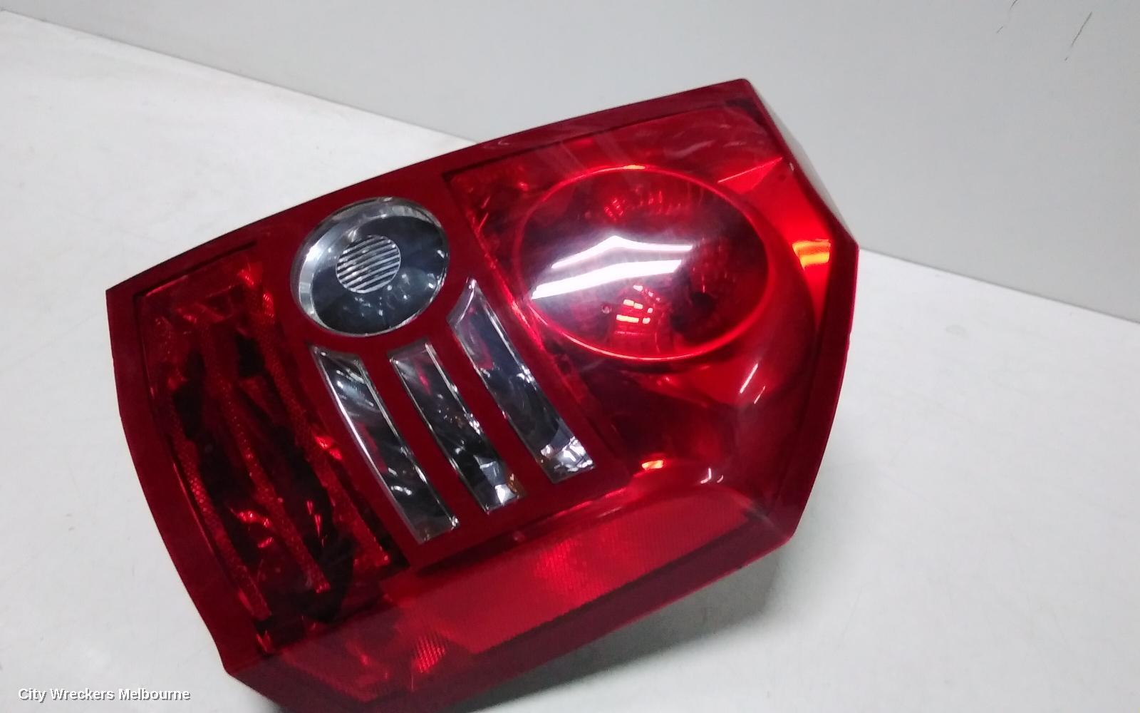 CHRYSLER 300C RIGHT TAILLIGHT, IN BODY, SEDAN, 03/2008 - 12/2011 - Image 3