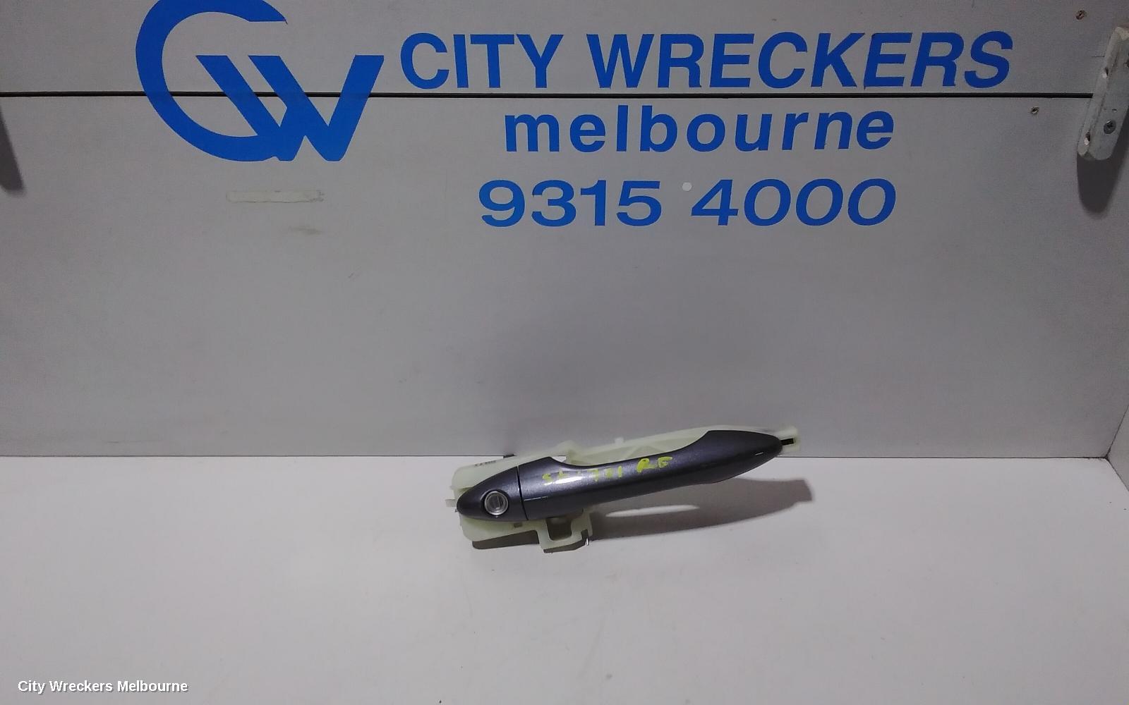 HYUNDAI IX35 DOOR HANDLE, OUTER, RH FRONT/REAR, COLOUR CODED, NON SENSOR TYPE, LM SERIES, 11/2009 - 01/2016 - Image 1