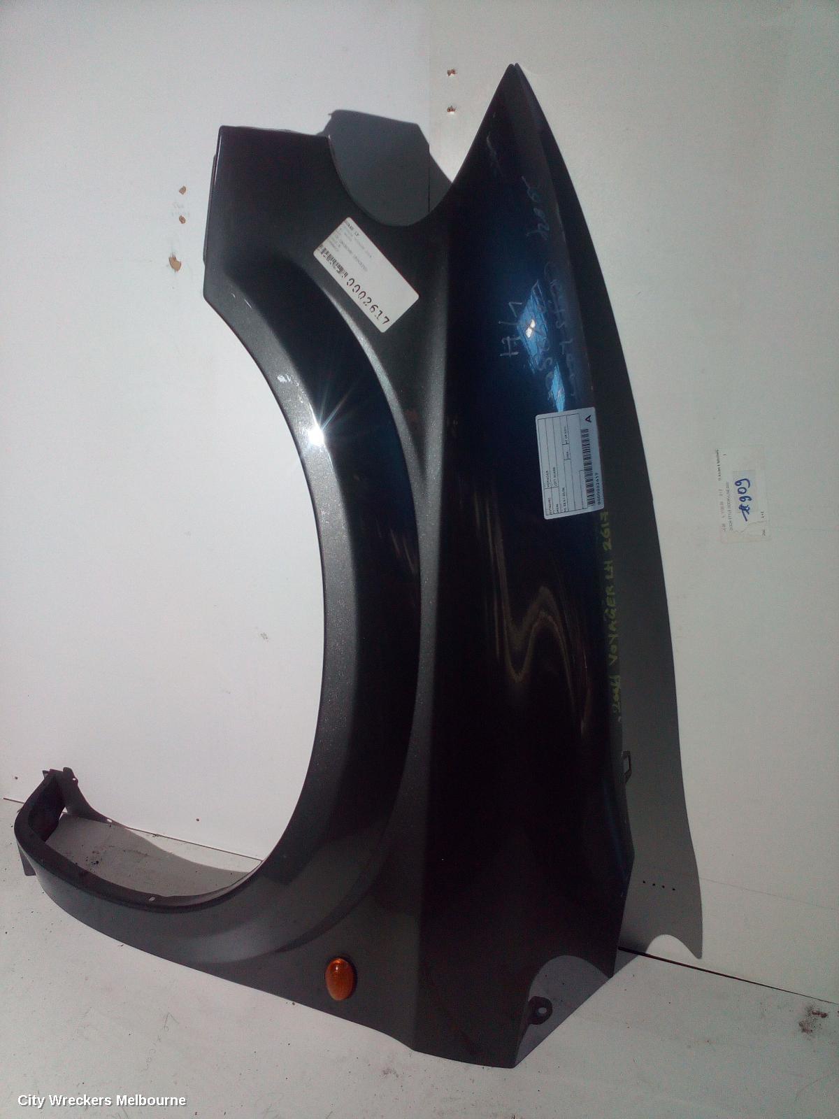 CHRYSLER VOYAGER LEFT GUARD, RS, 05/2001 - 02/2008 - Image 2