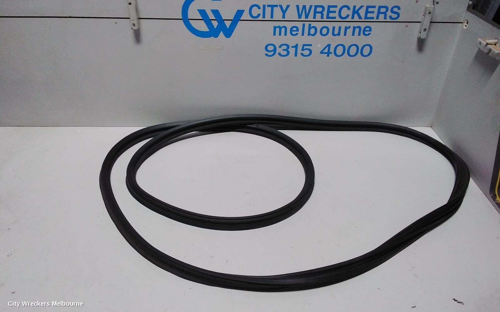 HONDA CIVIC, 10TH GEN, 05/2016 - 08/2021, TALGATE SEAL ON THE BODY: 72034 - Image 1