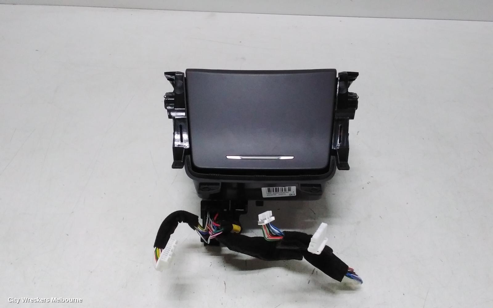 HYUNDAI I30, WIRELESS CHARGING INDICATOR (IN FRONT OF CENTRE CONSOLE), PD, HATCH, 03/2017 ONWARDS, WITH GEAR SUROUND 95560-G3100: 136795 - Image 1