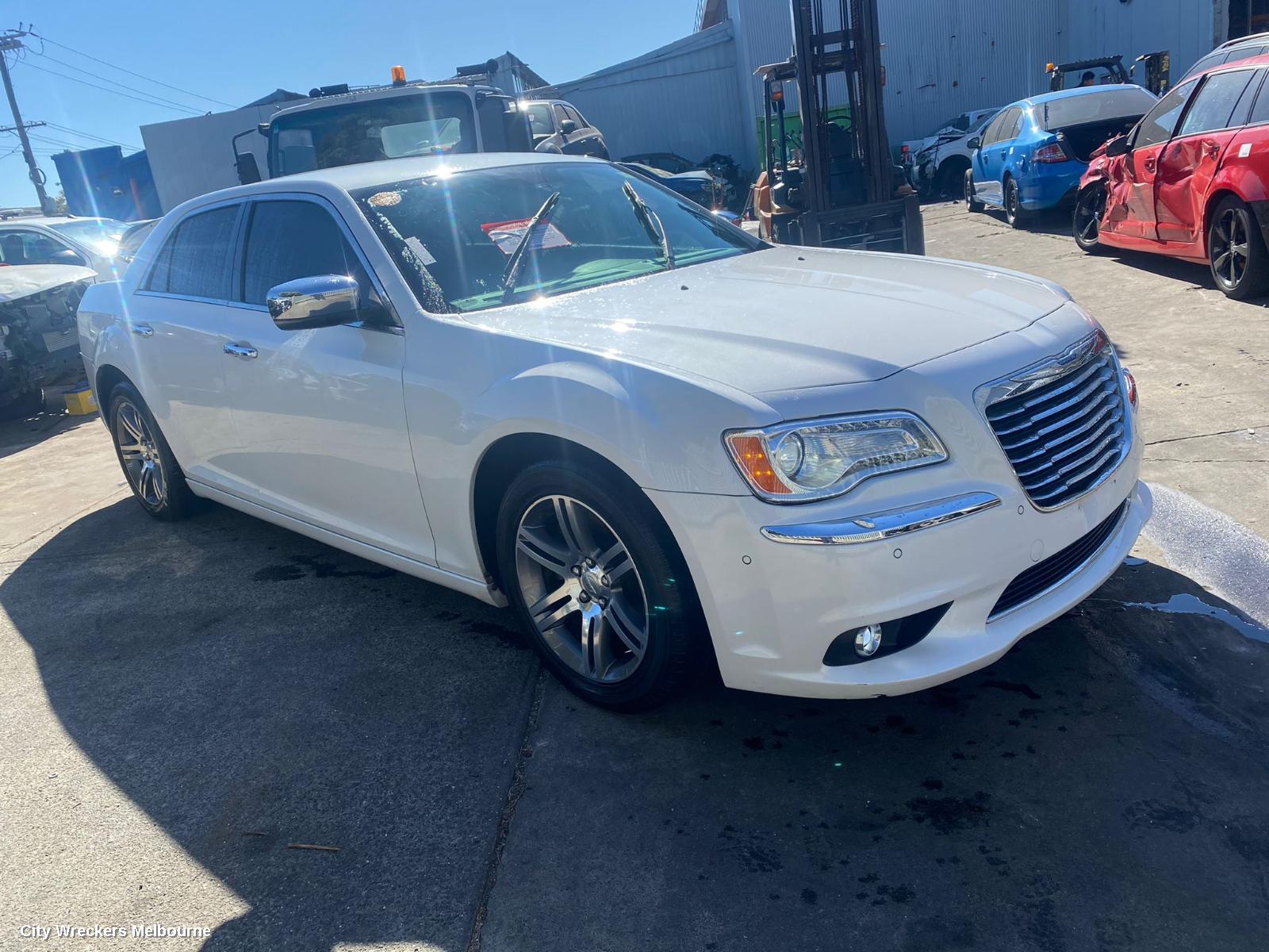 CHRYSLER 300C RIGHT GUARD, LX2, NON FLARE TYPE, 07/2012 ONWARDS - Image 3