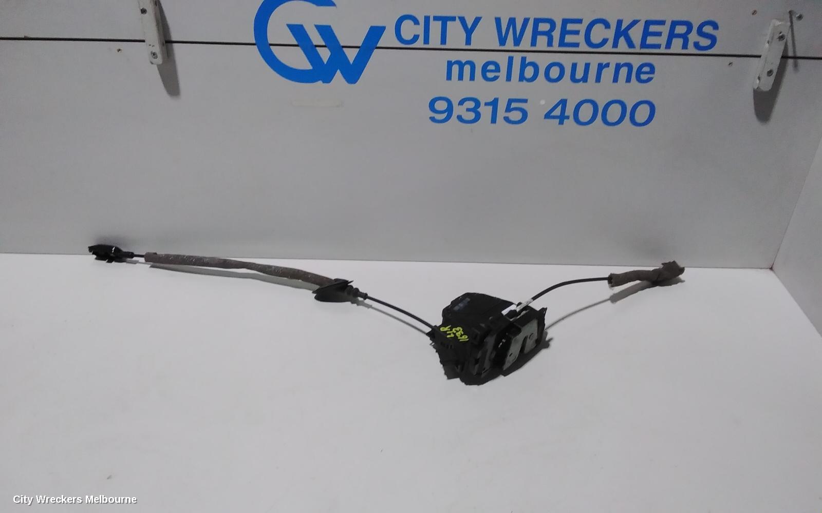 RENAULT CLIO DOOR/BOOT/GATE LOCK, LEFT REAR DOOR LOCK, P/N 825015591R, X98, 09/2013 - 10/2019 - Image 1