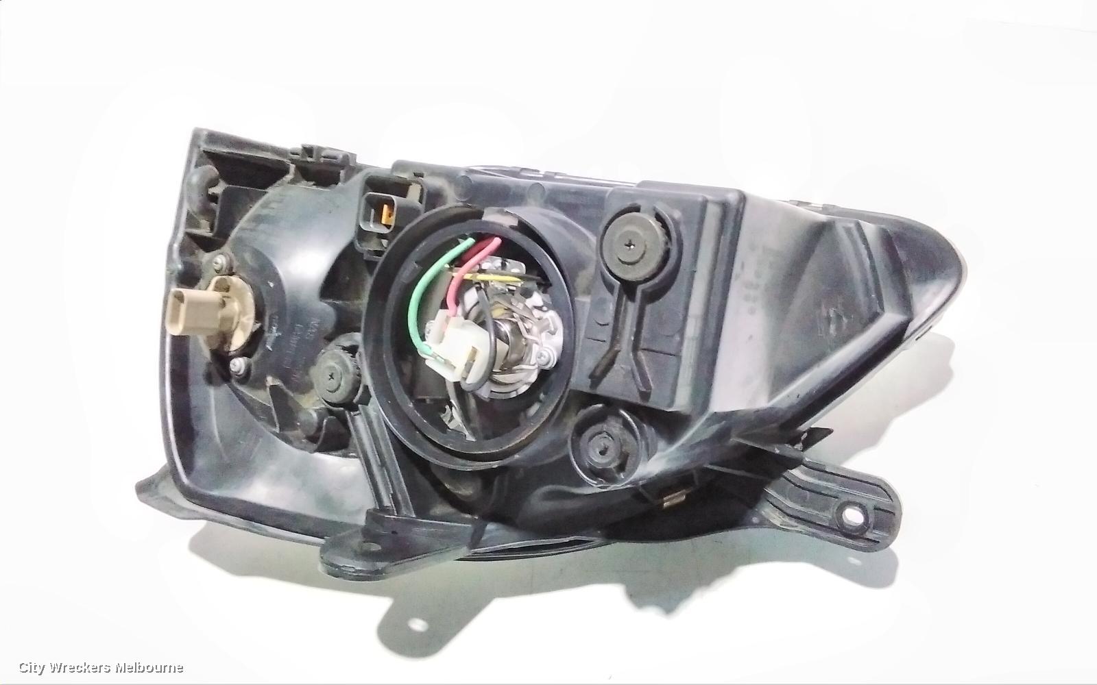 KIA RIO RIGHT HEADLAMP, DC, ORANGE BULB TYPE, 09/2002 - 07/2005 - Image 3