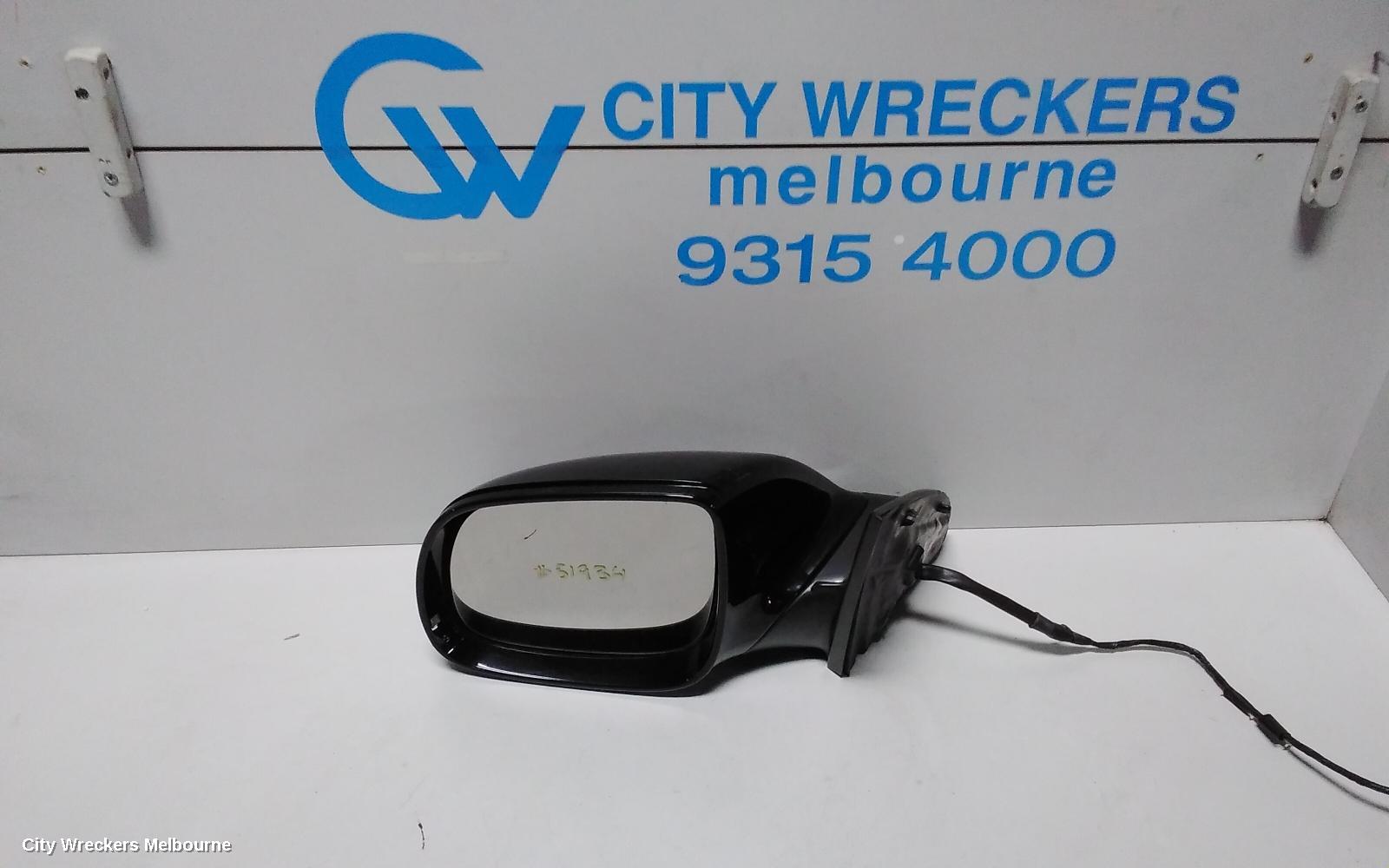AUDI Q7 LEFT DOOR MIRROR, 4L, MANUAL FOLD, W/ INDICATOR, NON MEMORY & NO LANE CHANGE ASSIST TYPE, 10/2009 - 08/2015 - Image 1