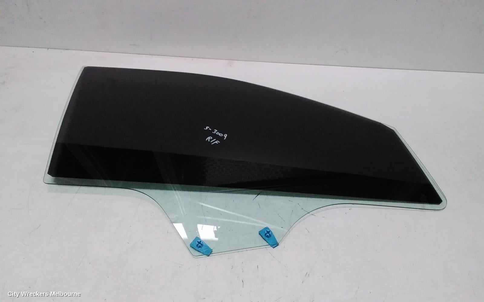 MAHINDRA XUV700 RIGHT FRONT DOOR WINDOW, W601, 01/2023 ONWARDS - Image 1