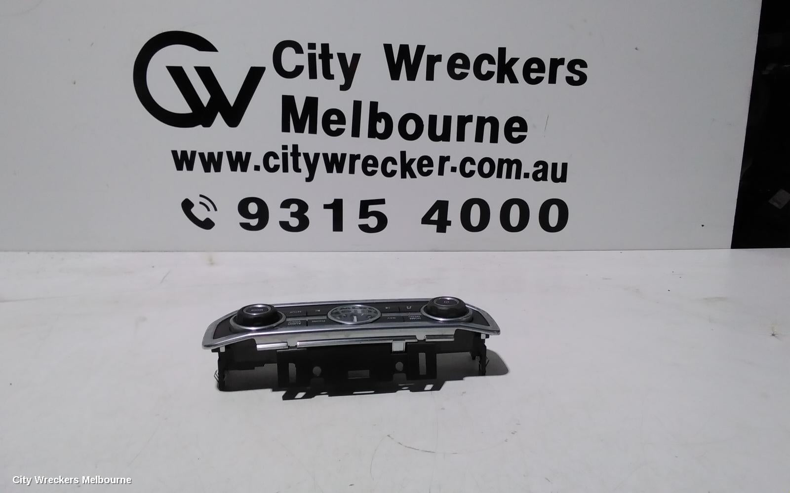 LAND ROVER DISCOVERY RADIO/CD/DVD/SAT/TV, HEAD UNIT/DRIVE, ANALOGUE AUDIO, MID AUDIO, W/ SAT NAV, 4, 10/2009 - 12/2016 - Image 1