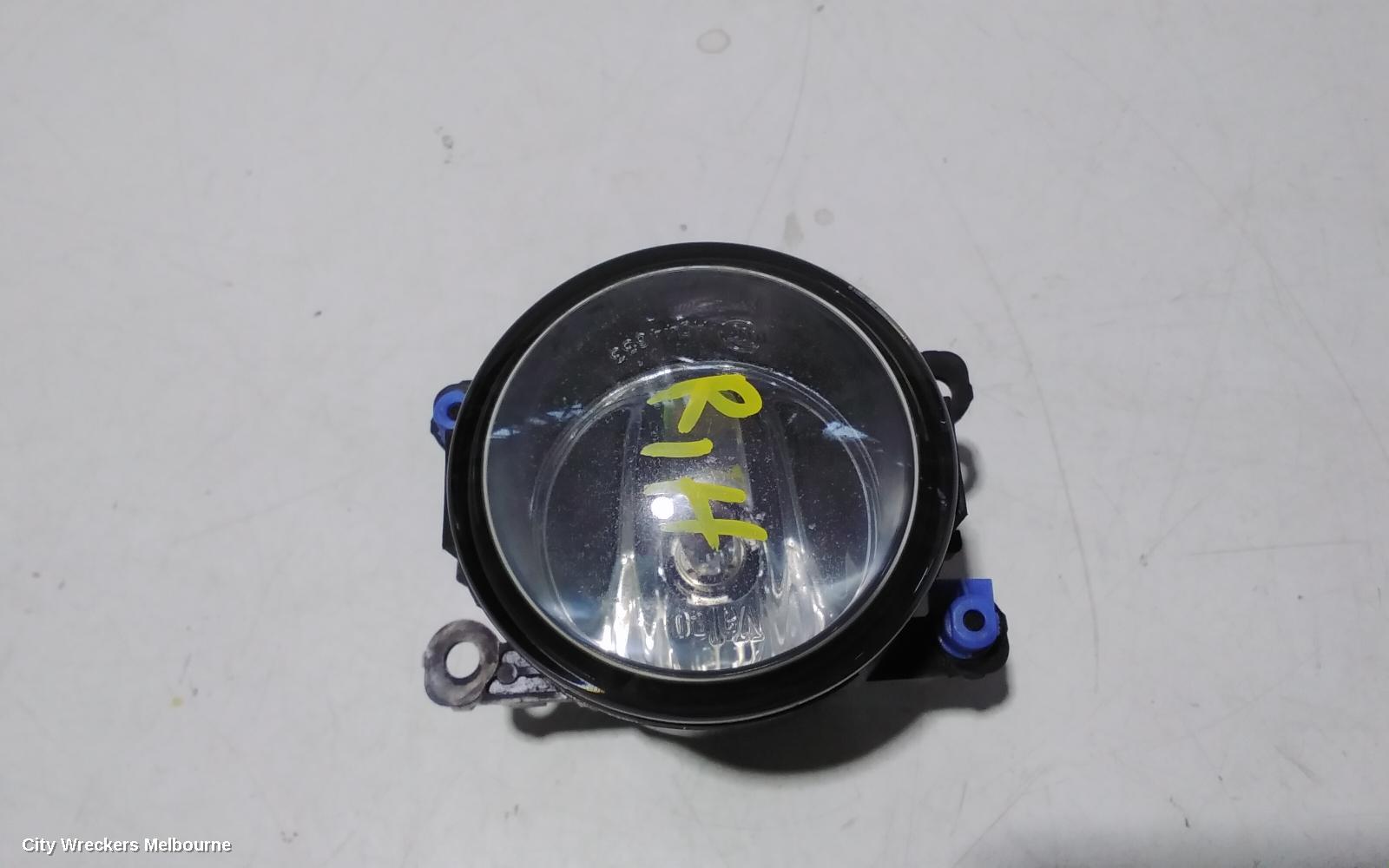 HOLDEN COMMODORE RIGHT INDICATOR/FOG/SIDE, BUMPER FOGLAMP, VZ, CALAIS/BERLINA/SVZ, 08/2004 - 09/2007 - Image 1