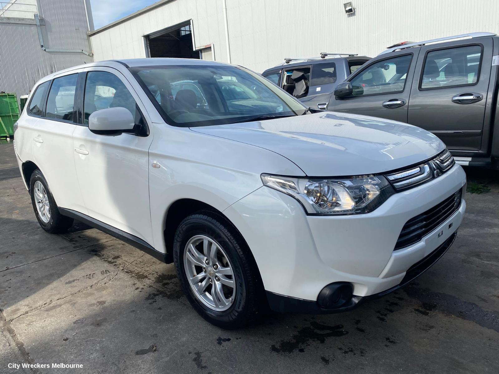 MITSUBISHI OUTLANDER LEFT GUARD, ZJ, SUIT W/ INDICATOR, 10/2012 - 02/2014 - Image 3