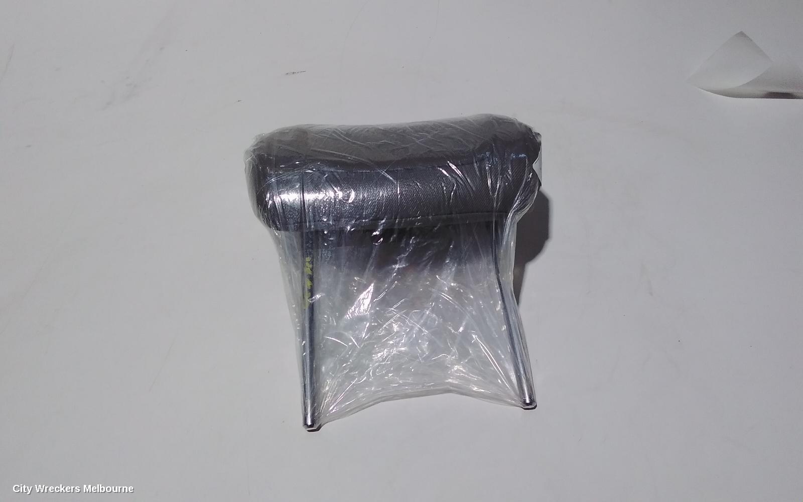 HOLDEN COLORADO HEADREST, CENTRE REAR MID, RG 7, 12/2012 - 06/2016 - Image 3
