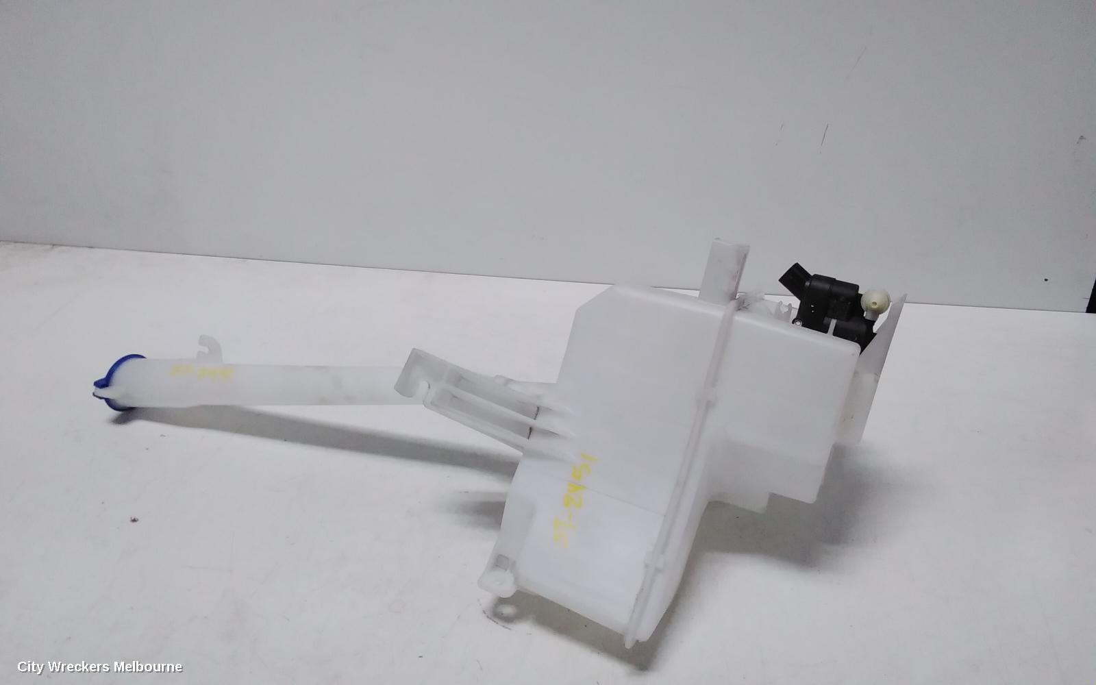HYUNDAI STARIA WASHER BOTTLE, US4, 04/2021 ONWARDS - Image 2