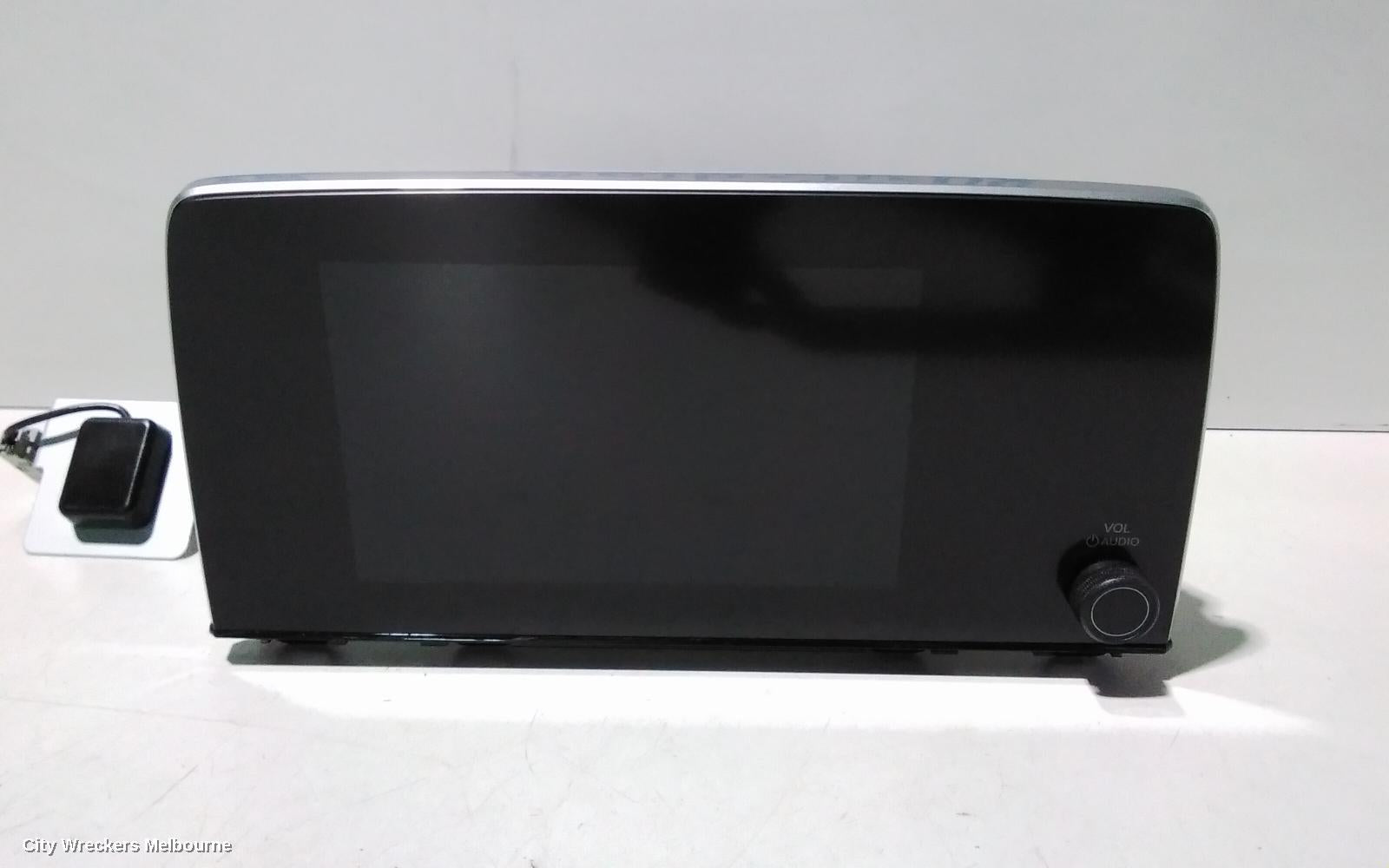 HONDA CRV RADIO/CD/DVD/SAT/TV, 7IN, TOUCHSCREEN DISPLAY, NON SAT NAV TYPE, RW, 05/2017 - 08/2023 - Image 2